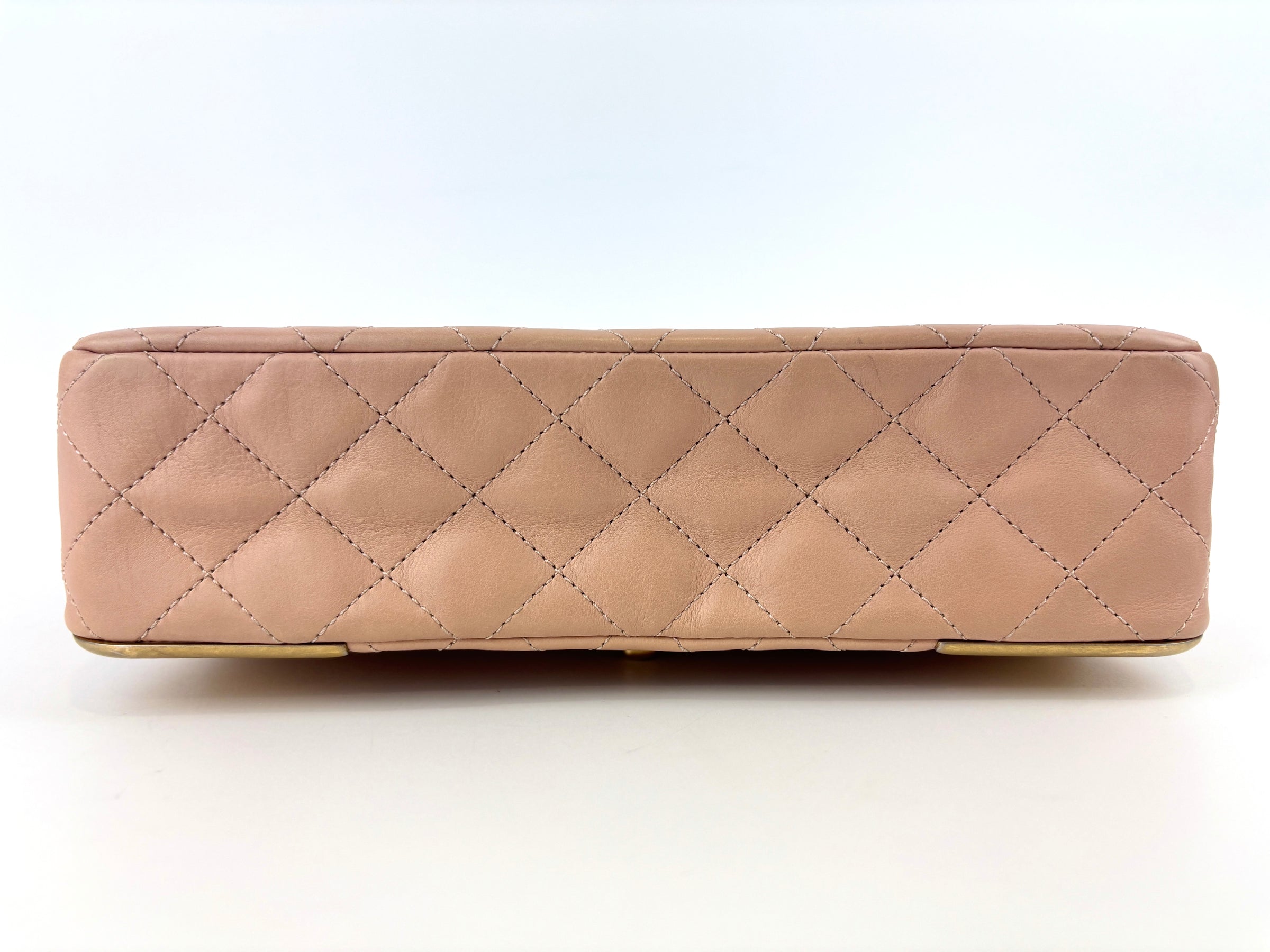 Beige Paris-Cosmopolite Rock the Corner Flap Bag Matte GHW