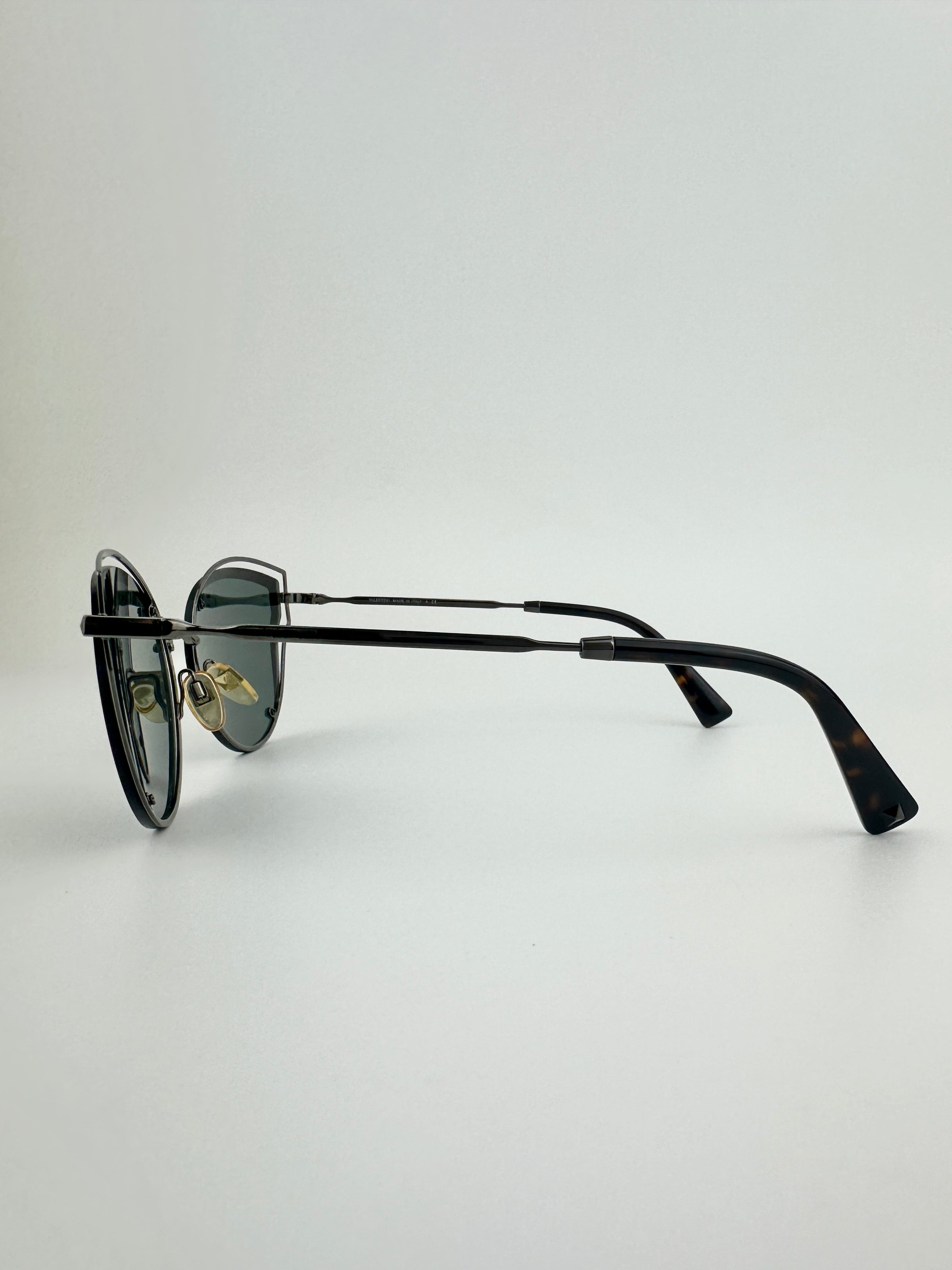 VA2015 c.300587 Red Cat Eye Sunglasses