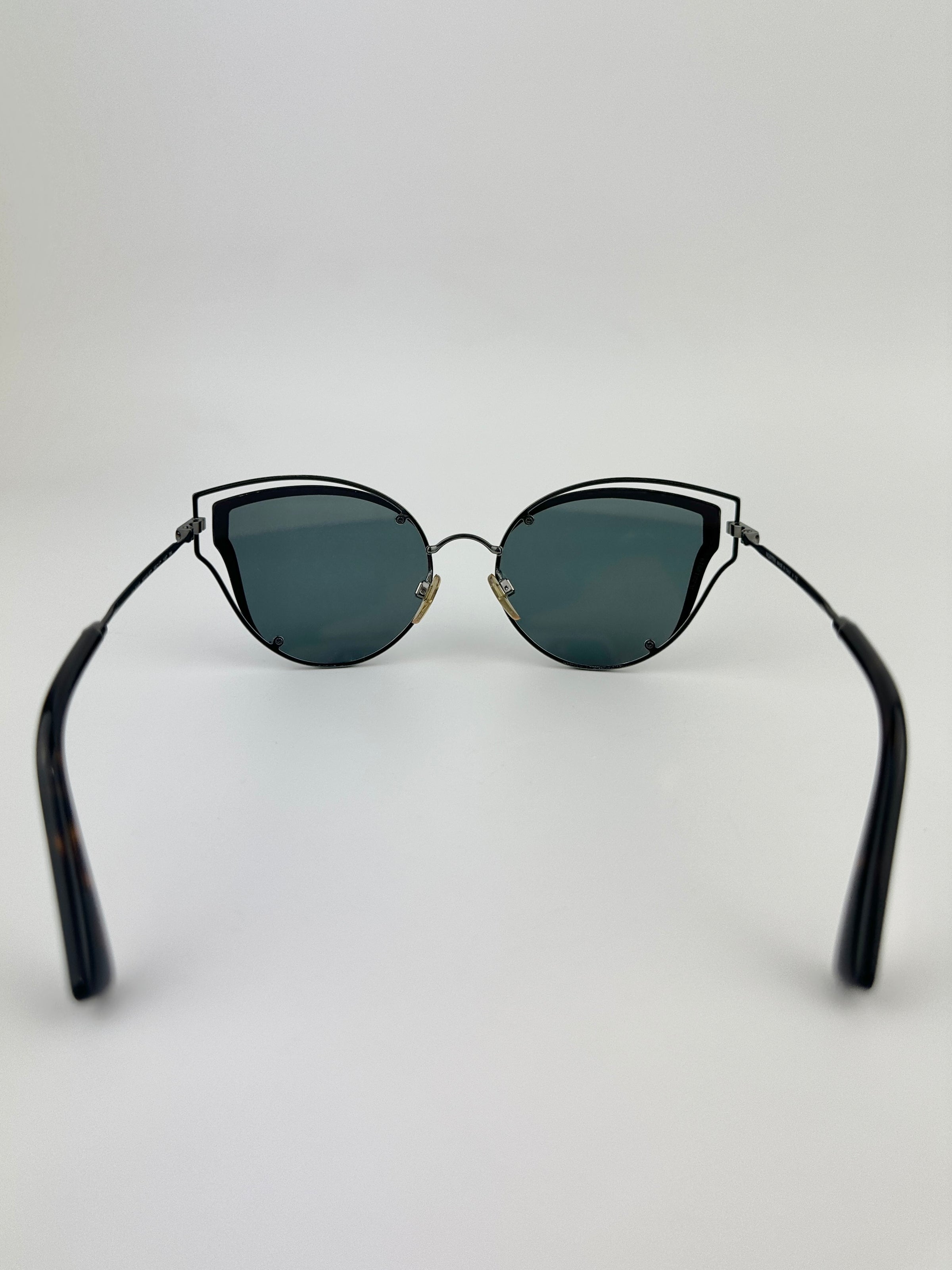 VA2015 c.300587 Red Cat Eye Sunglasses
