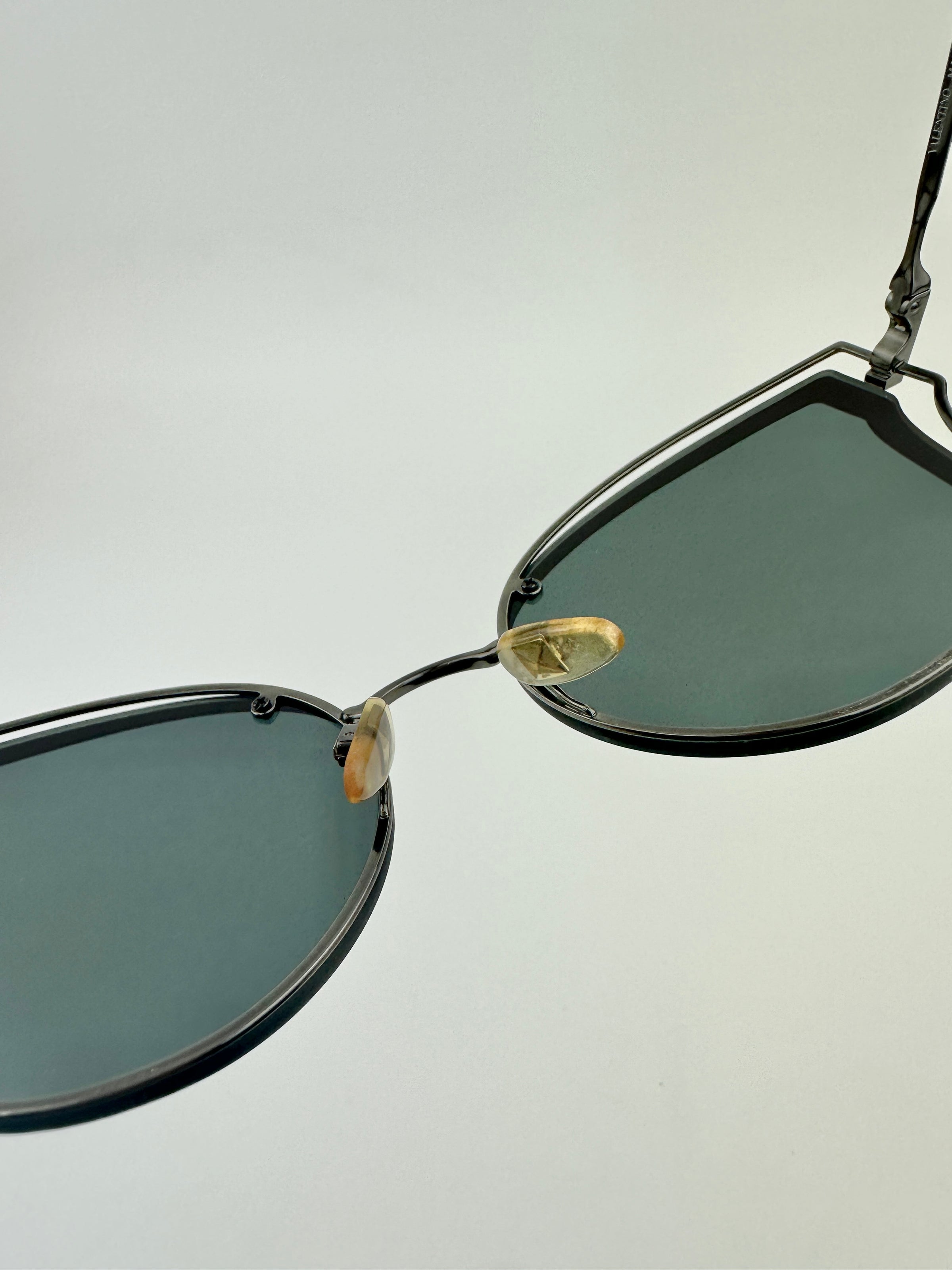 VA2015 c.300587 Red Cat Eye Sunglasses