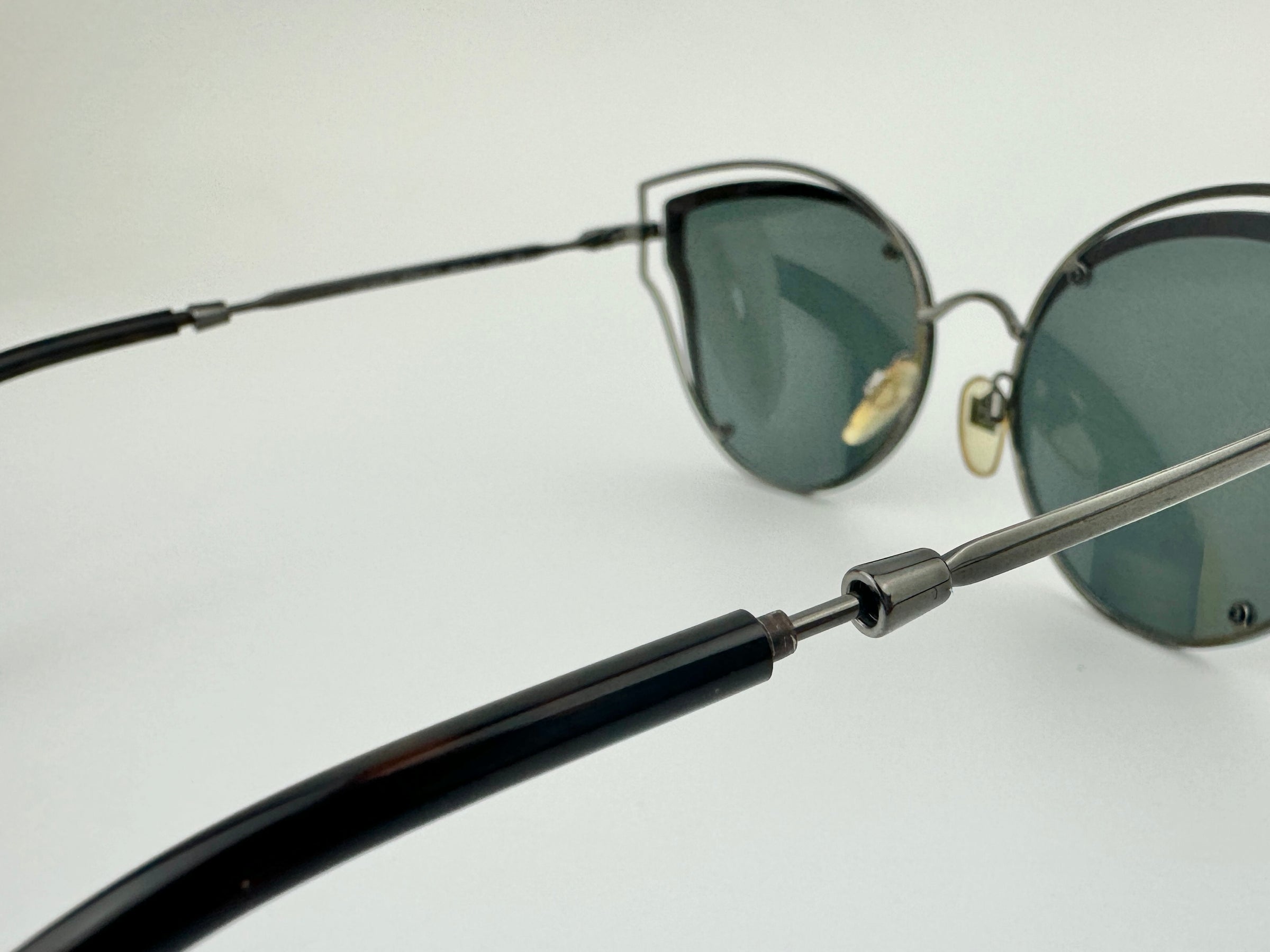 VA2015 c.300587 Red Cat Eye Sunglasses