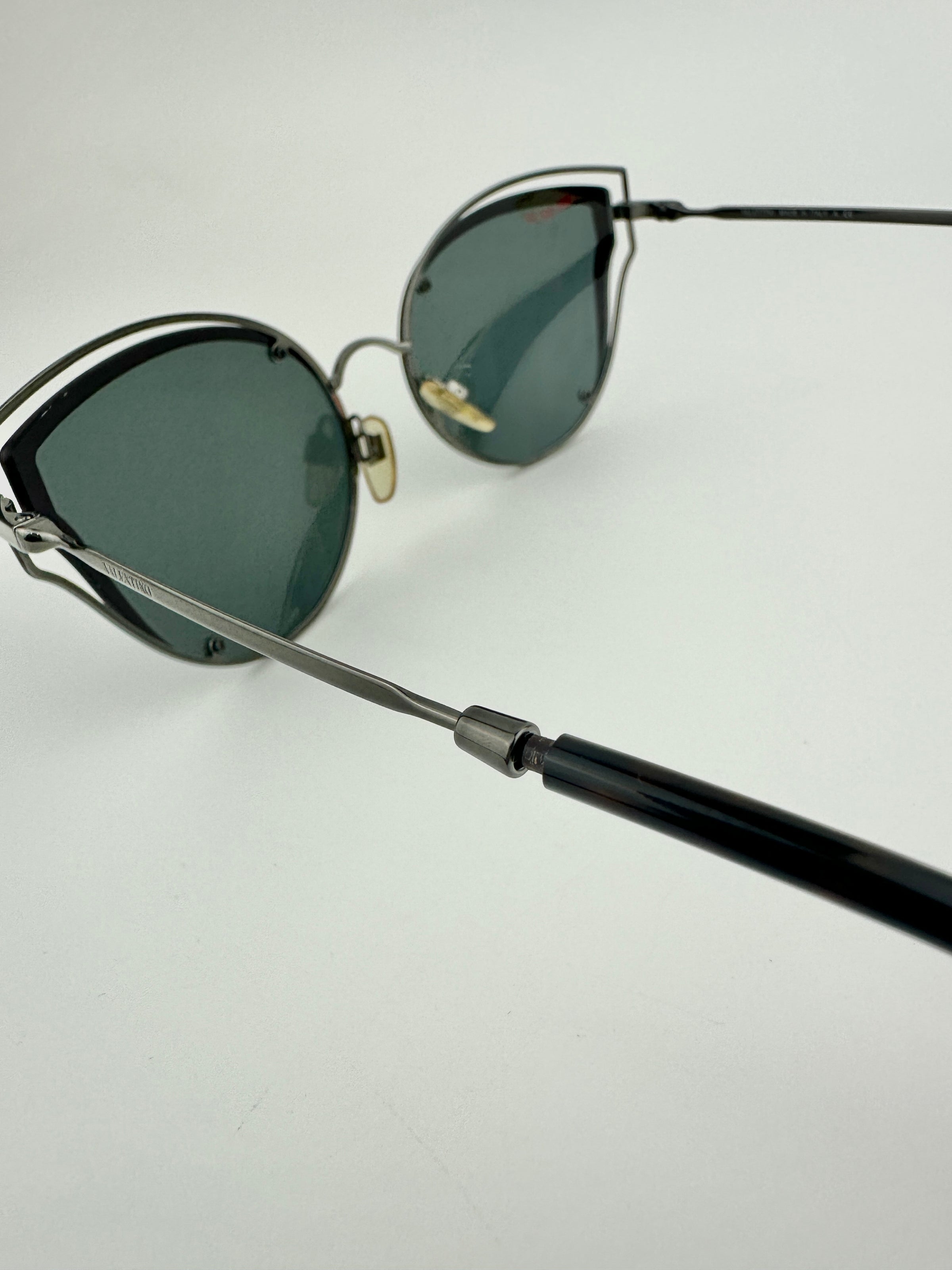 VA2015 c.300587 Red Cat Eye Sunglasses