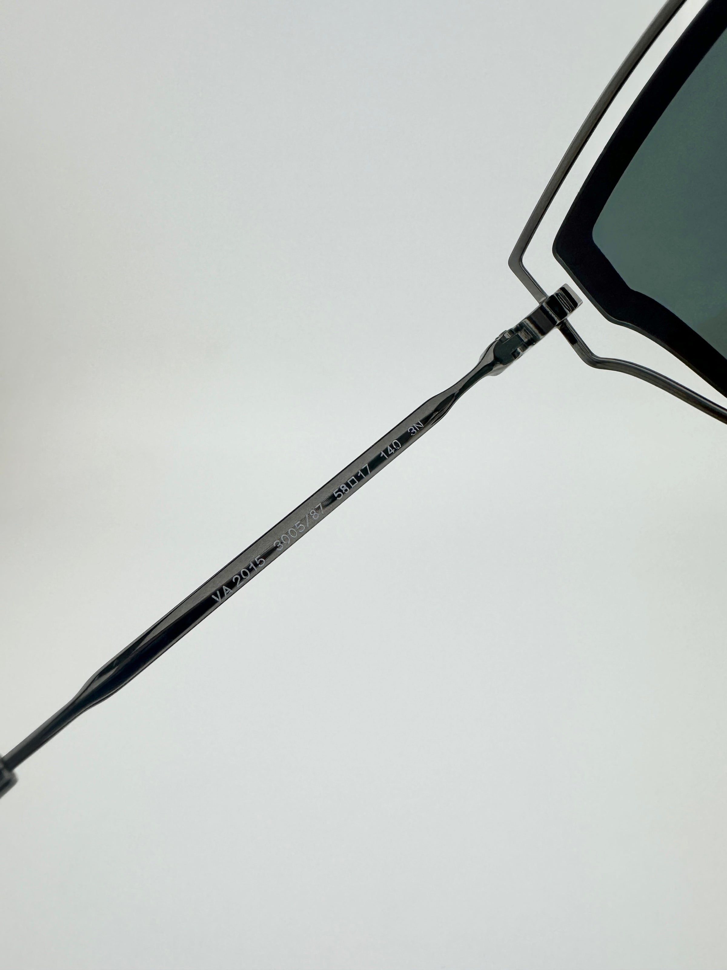 VA2015 c.300587 Red Cat Eye Sunglasses