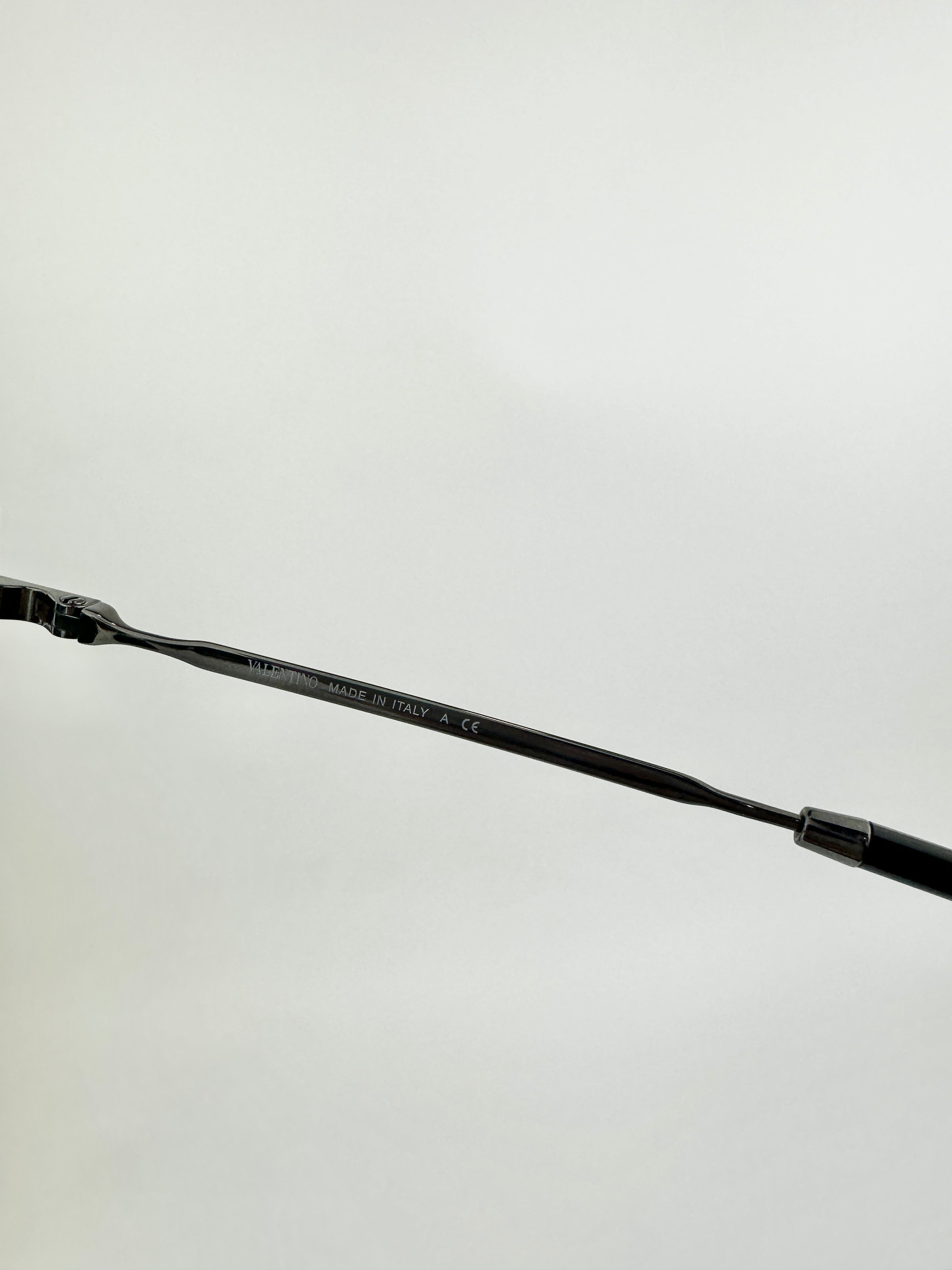 VA2015 c.300587 Red Cat Eye Sunglasses