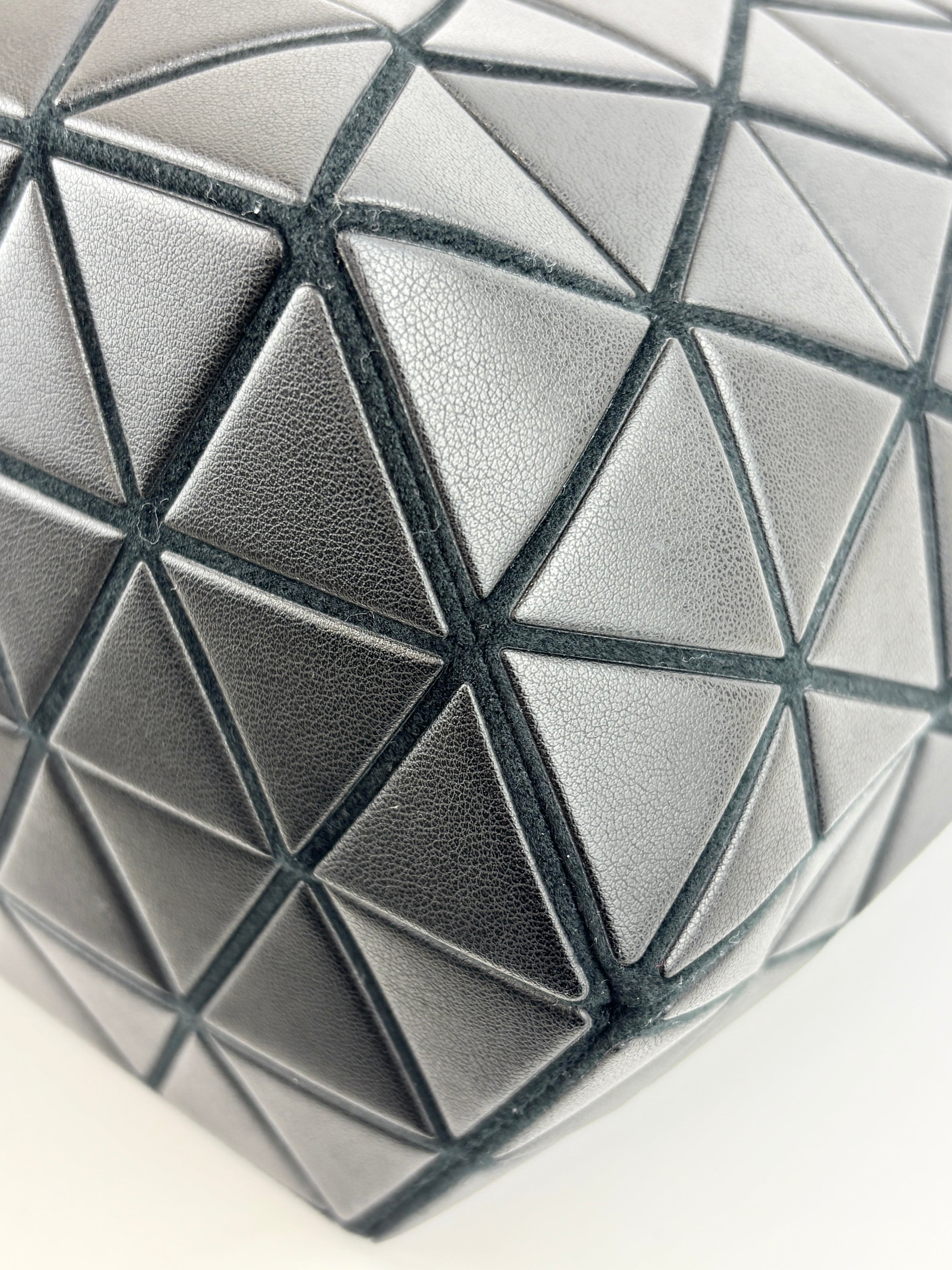 Bao Bao Black Prism Plus