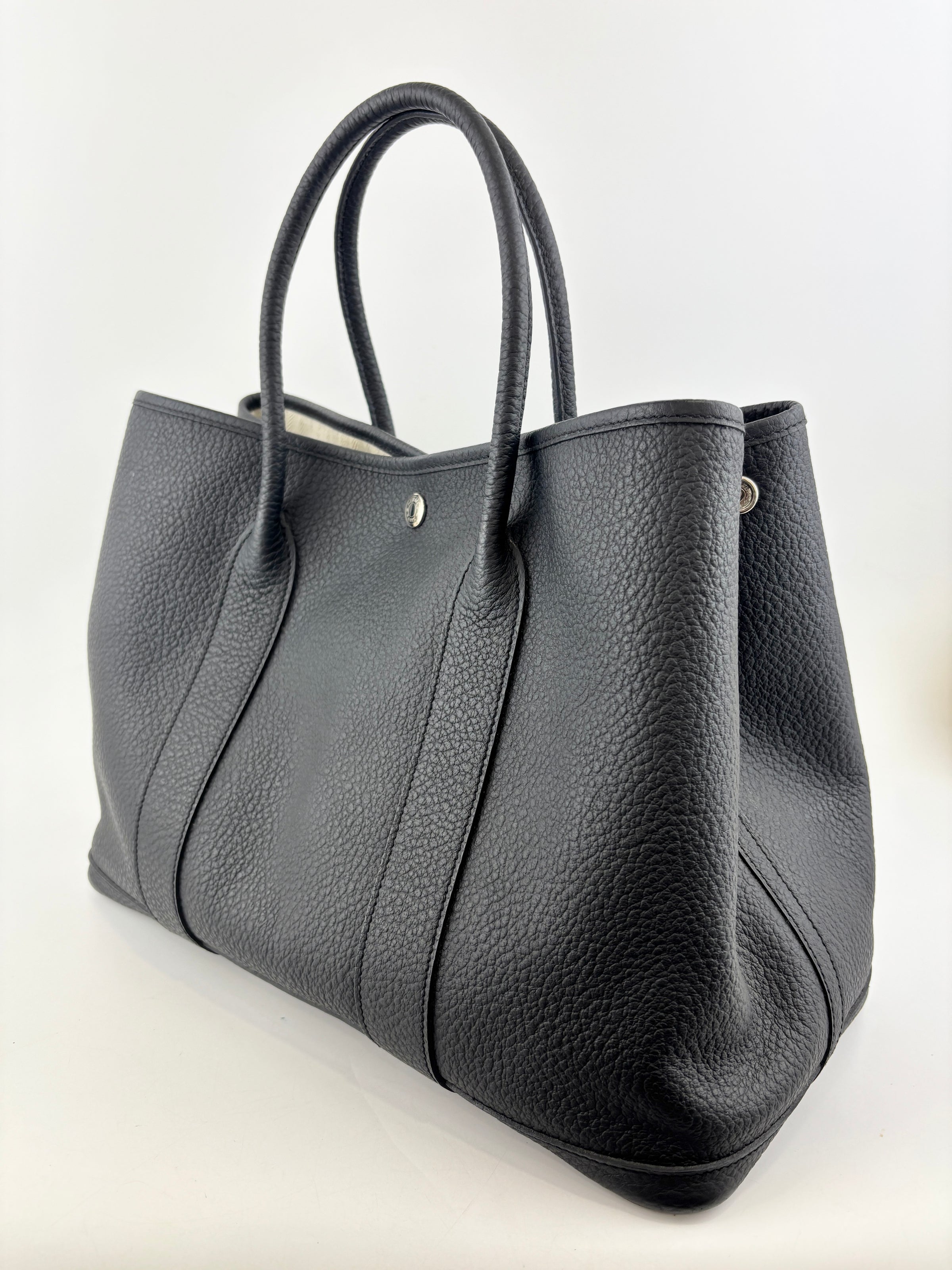 Garden Party 36 Tote Bag in Black