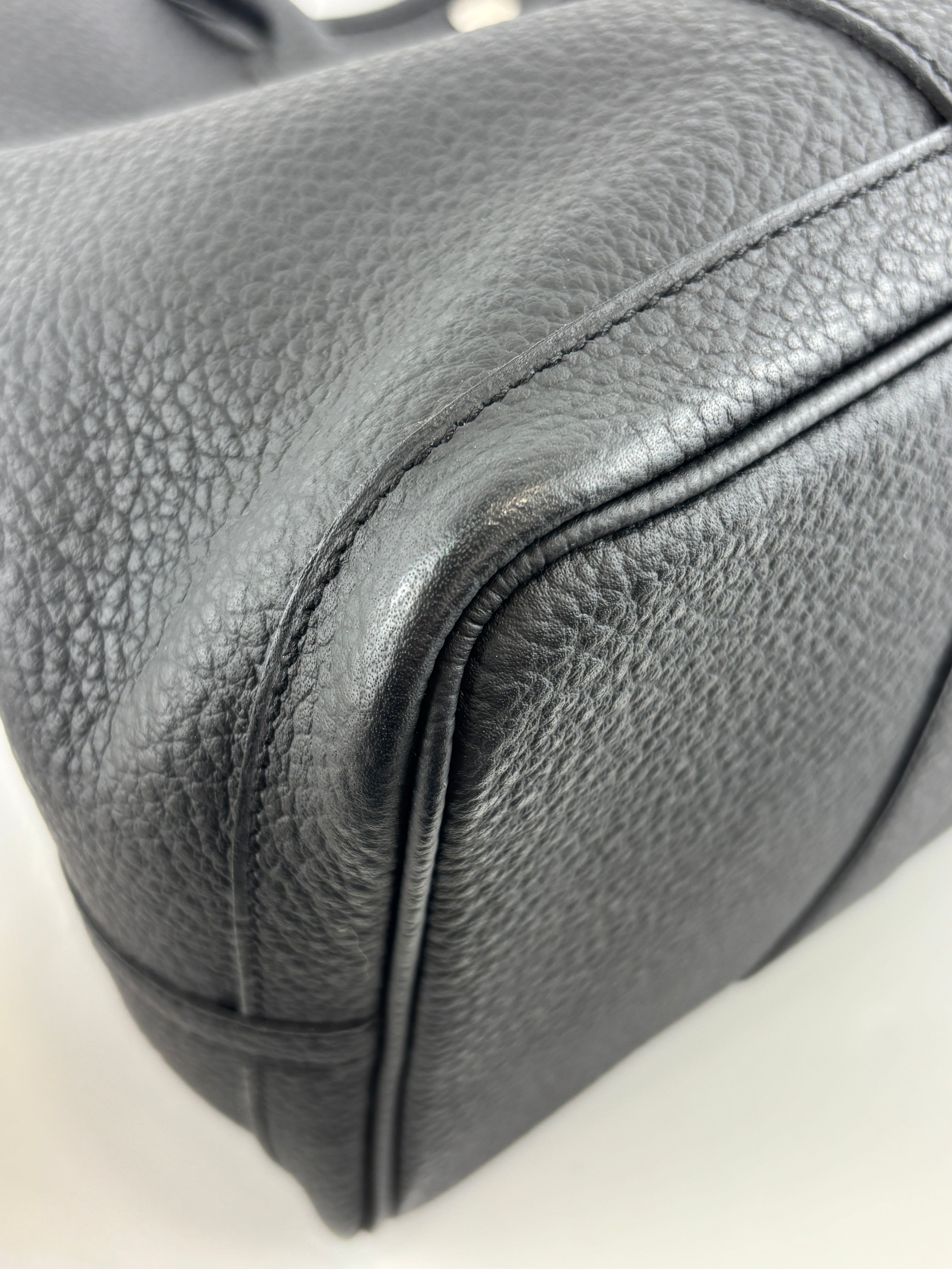 Garden Party 36 Tote Bag in Black