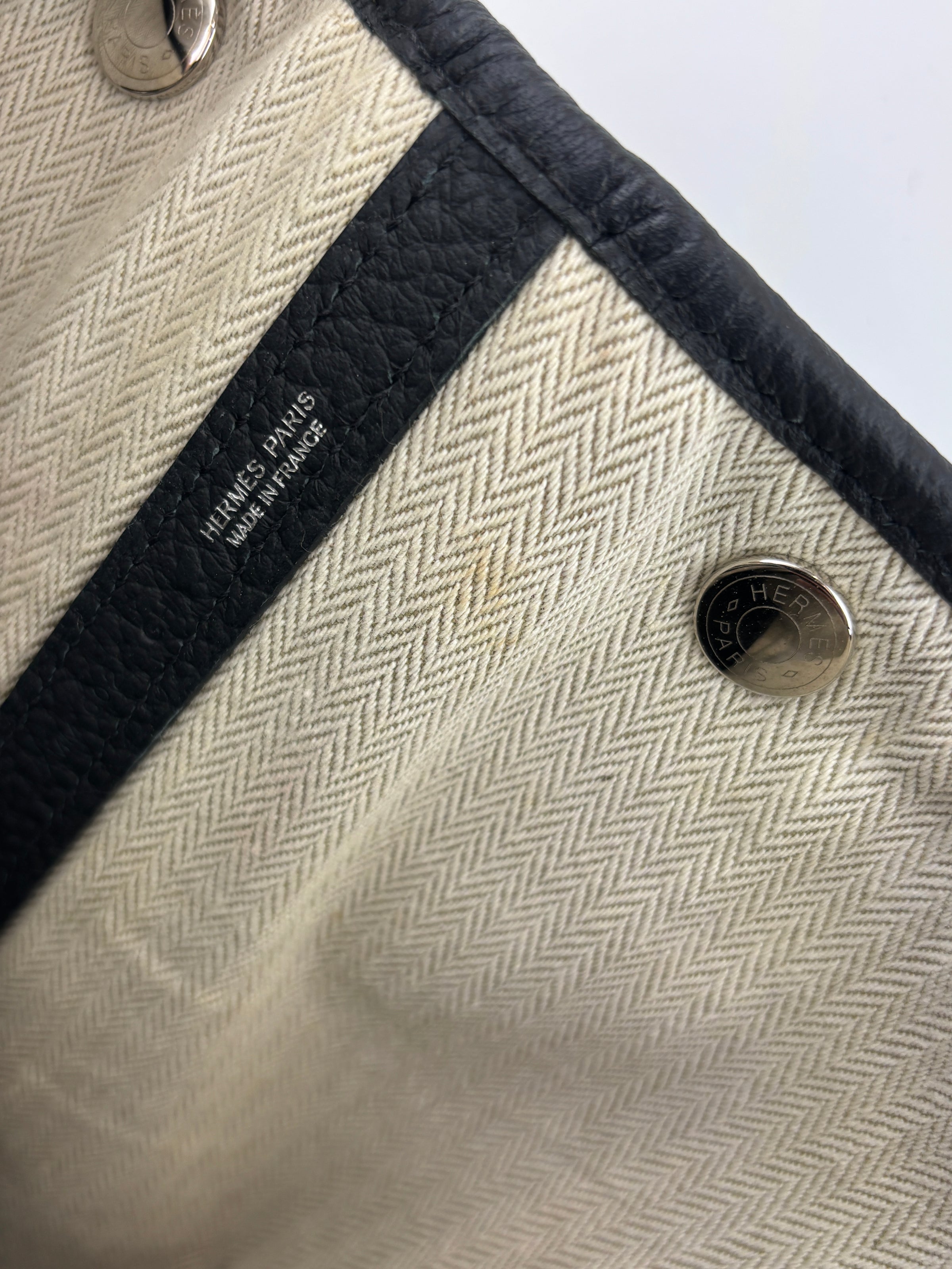 Garden Party 36 Tote Bag in Black