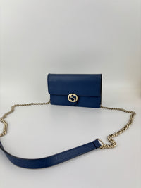 Interlocking G Wallet on Chain in Blue Pebbled Leather