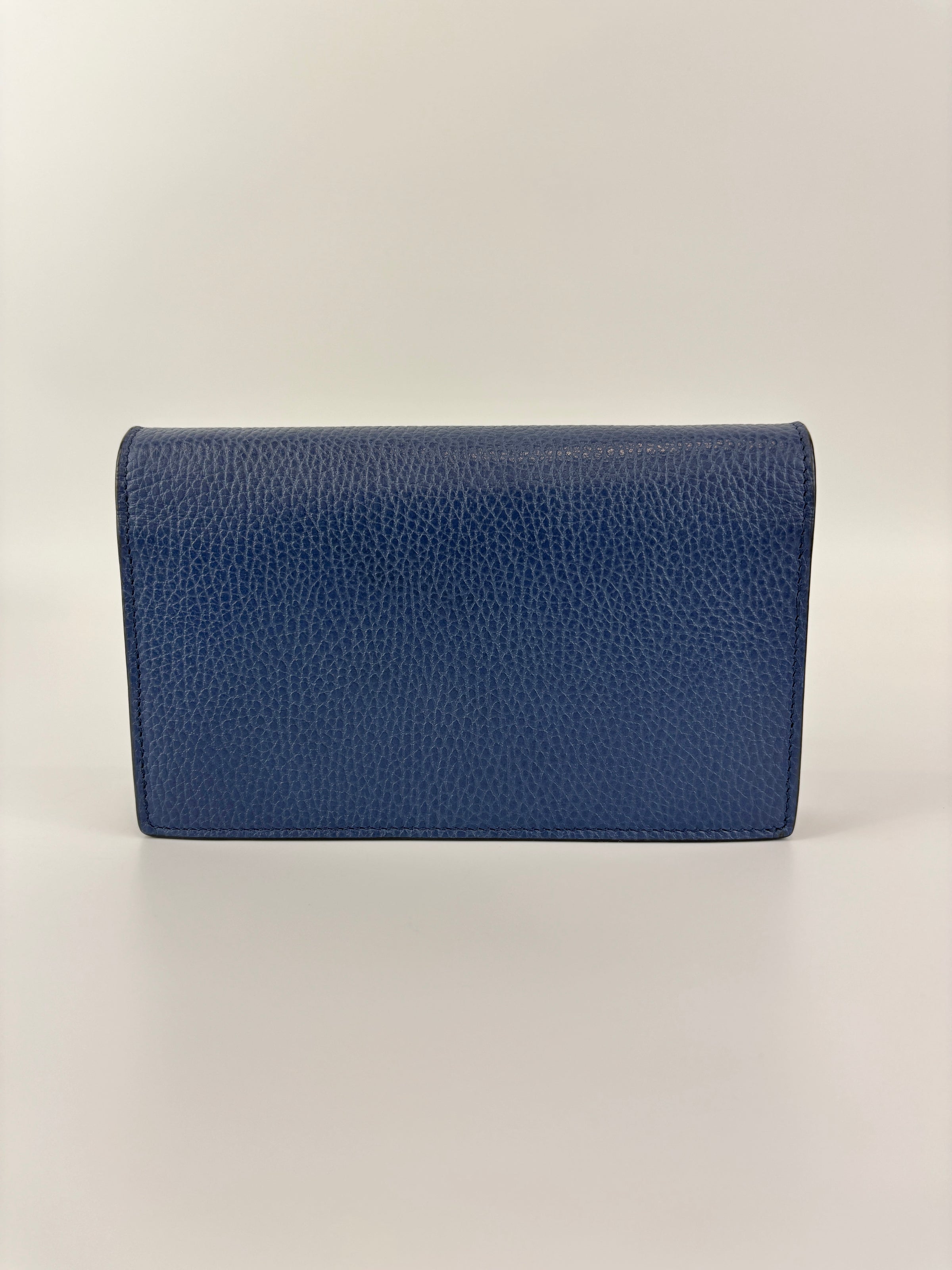 Interlocking G Wallet on Chain in Blue Pebbled Leather