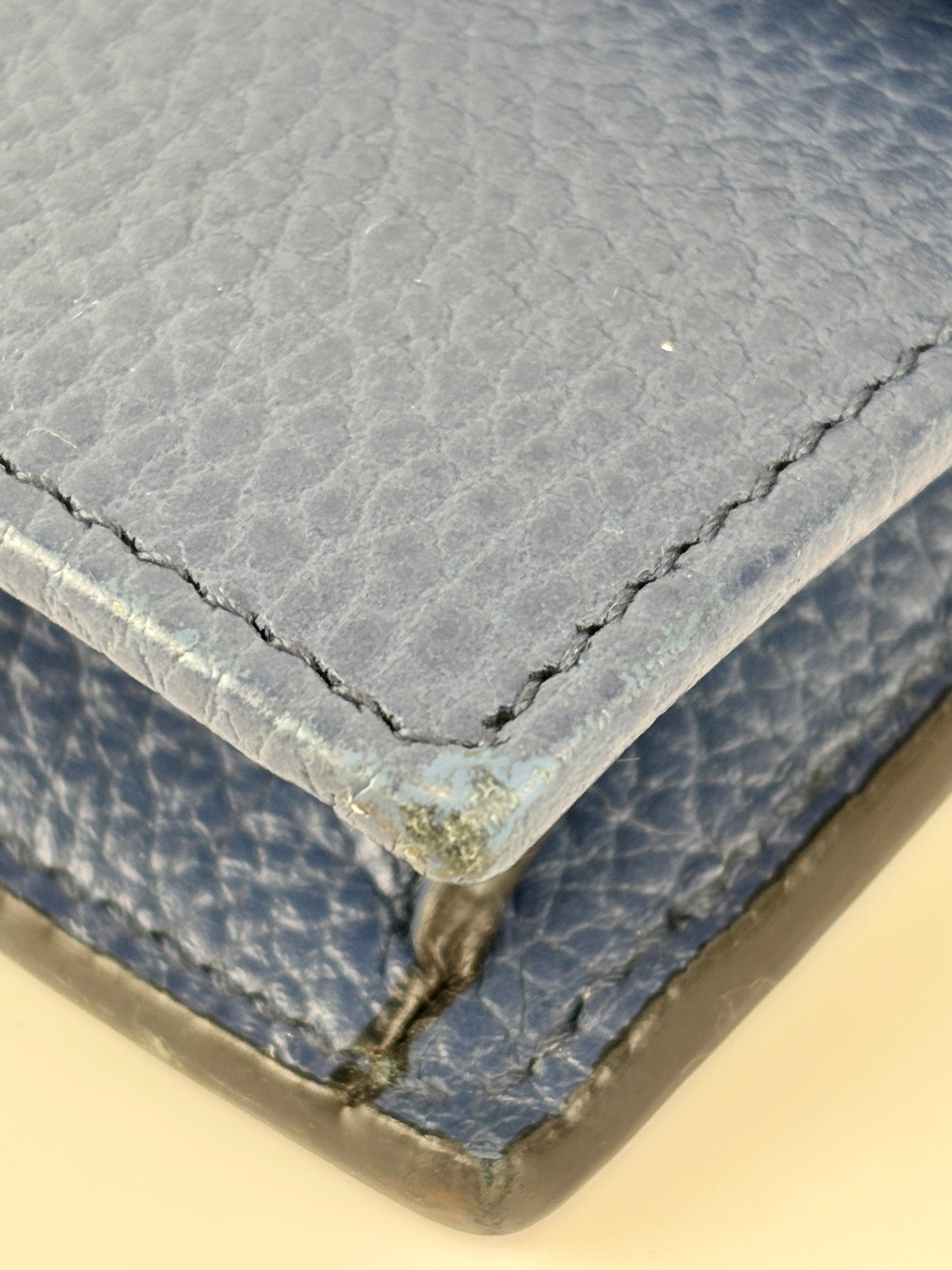 Interlocking G Wallet on Chain in Blue Pebbled Leather