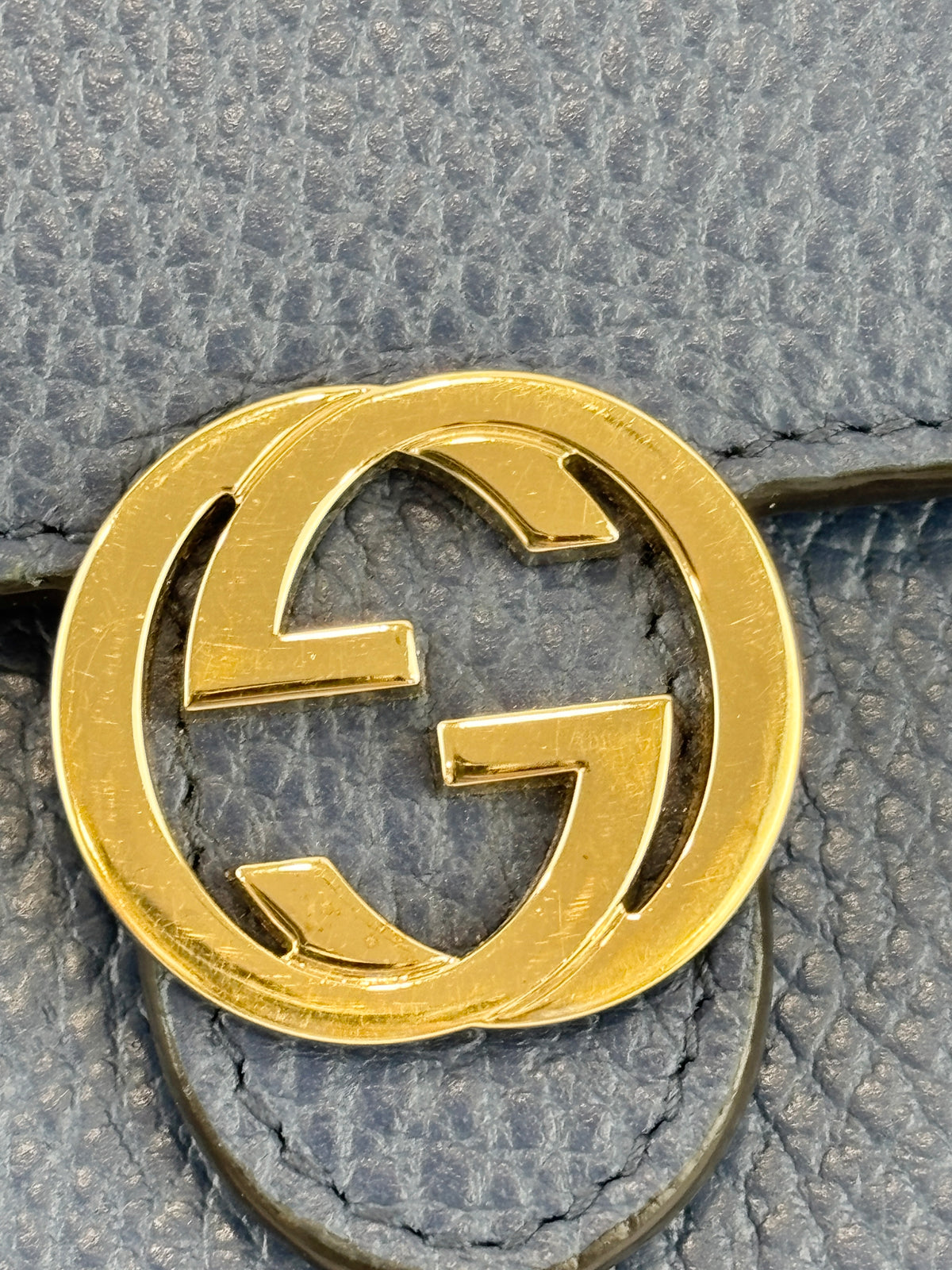 Interlocking G Wallet on Chain in Blue Pebbled Leather
