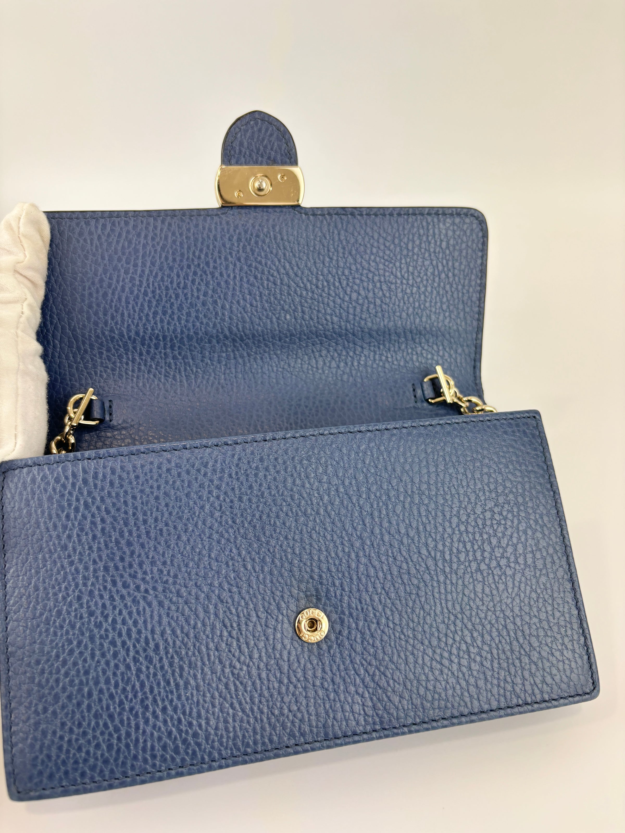 Interlocking G Wallet on Chain in Blue Pebbled Leather