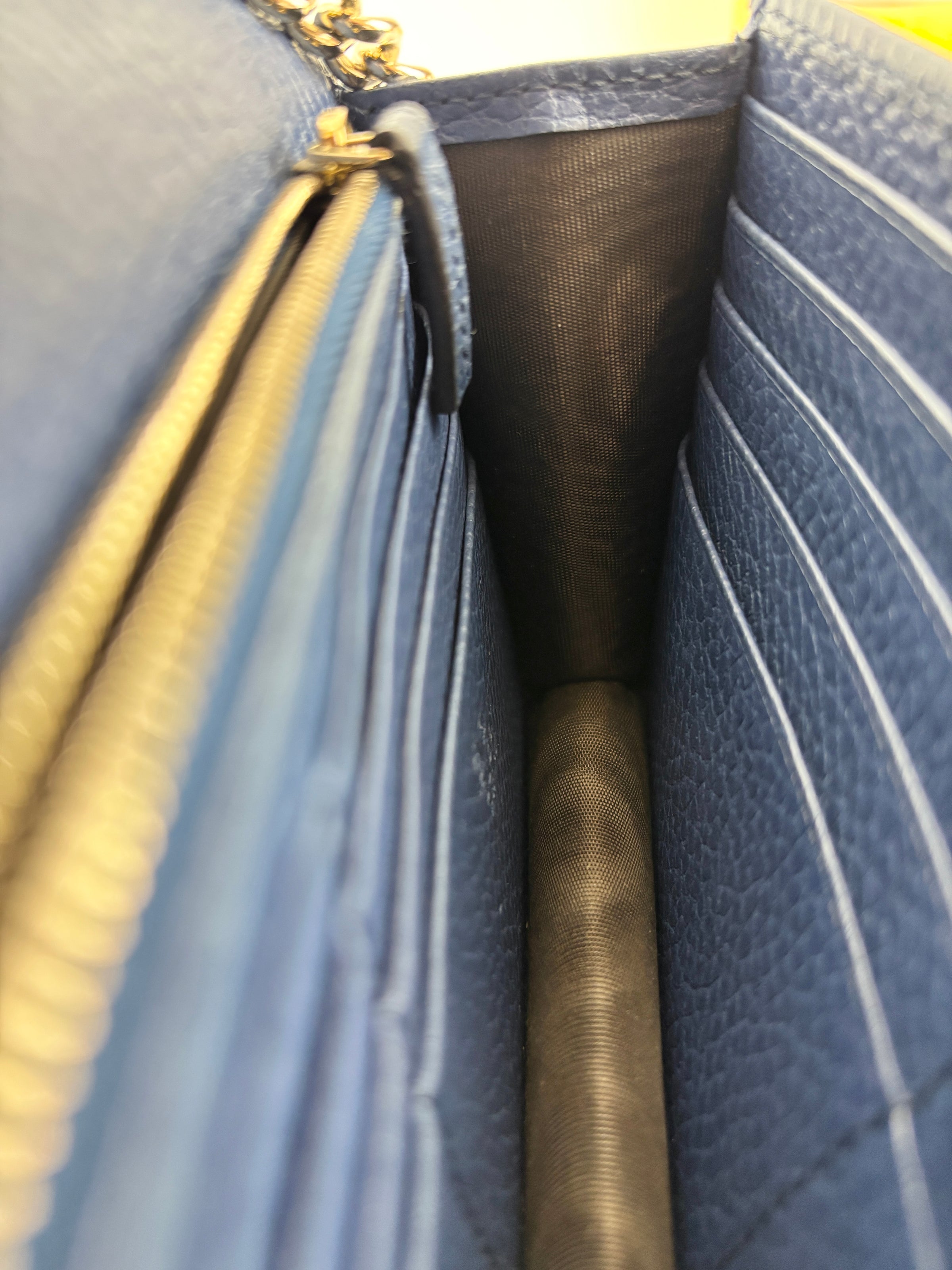 Interlocking G Wallet on Chain in Blue Pebbled Leather