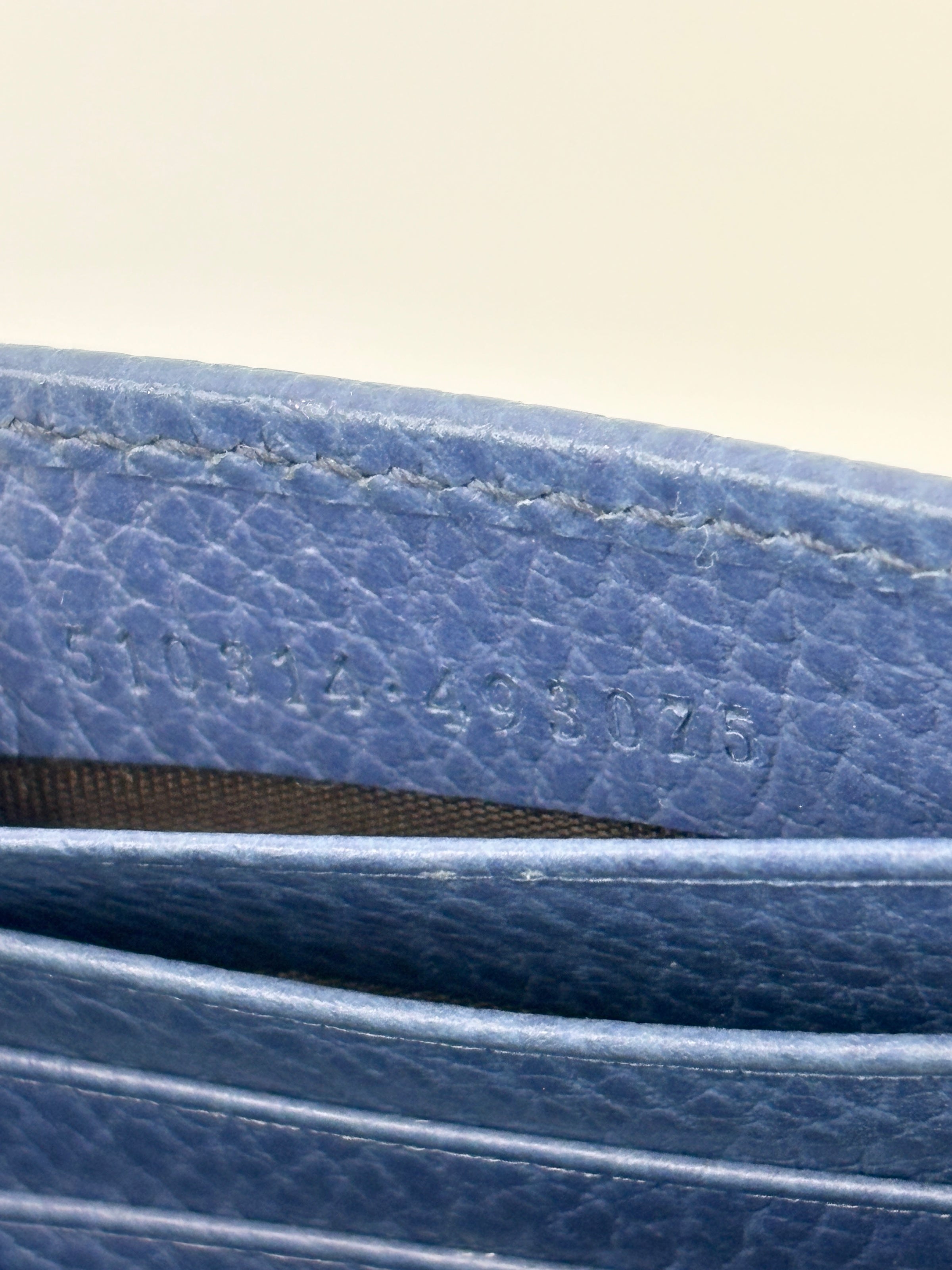 Interlocking G Wallet on Chain in Blue Pebbled Leather