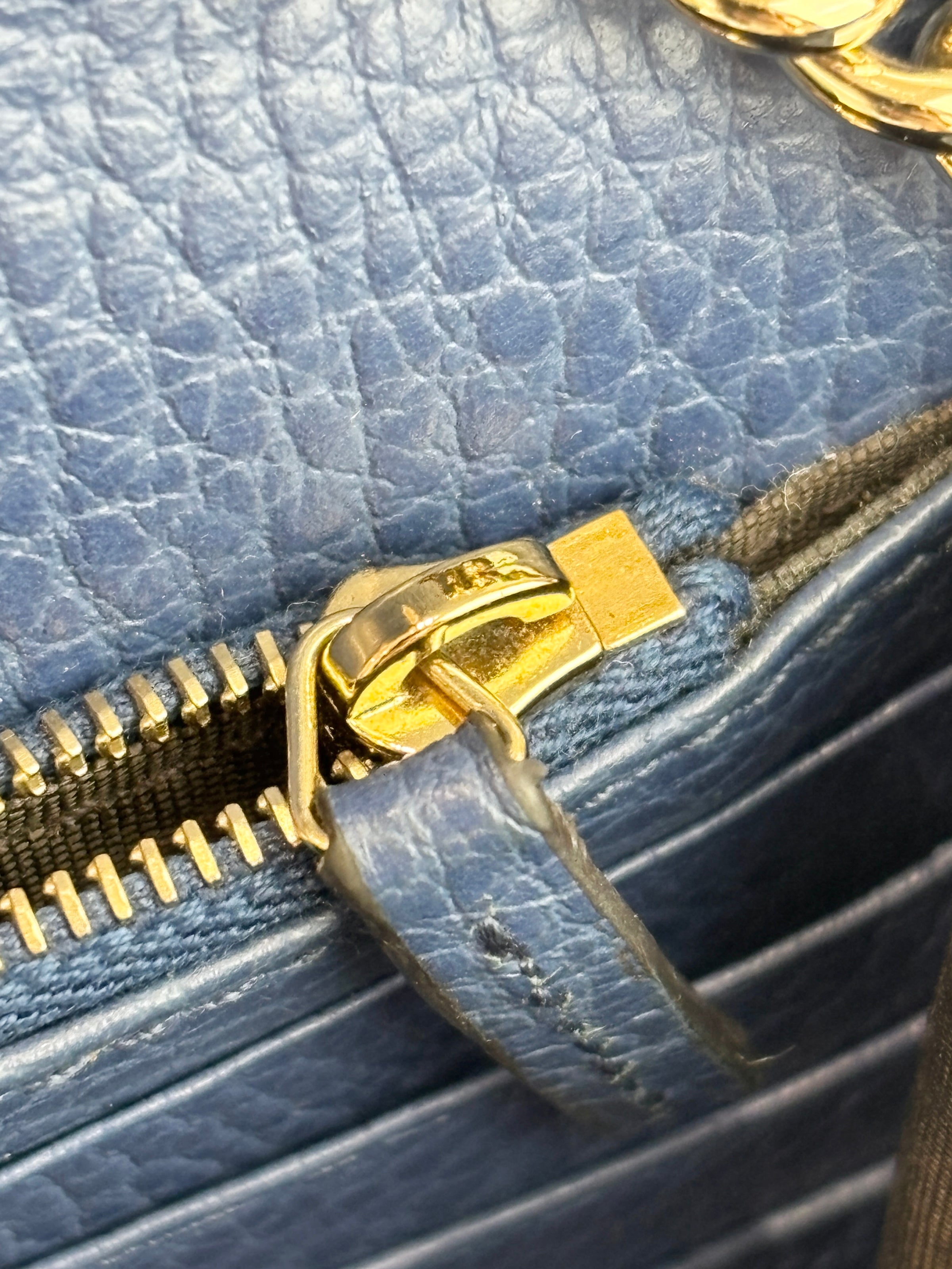 Interlocking G Wallet on Chain in Blue Pebbled Leather