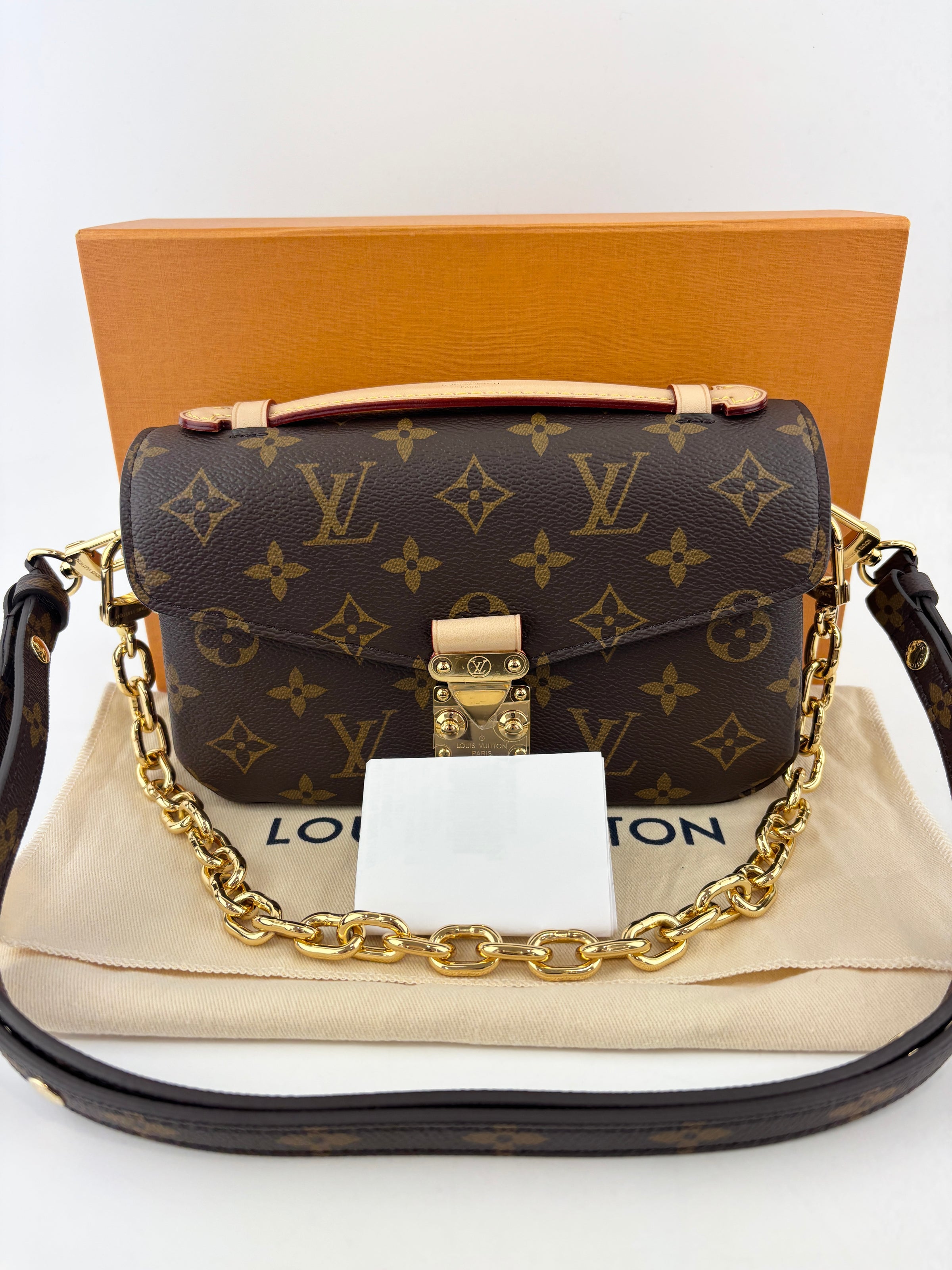 M46279 Pochette Métis East West Monogram Canvas