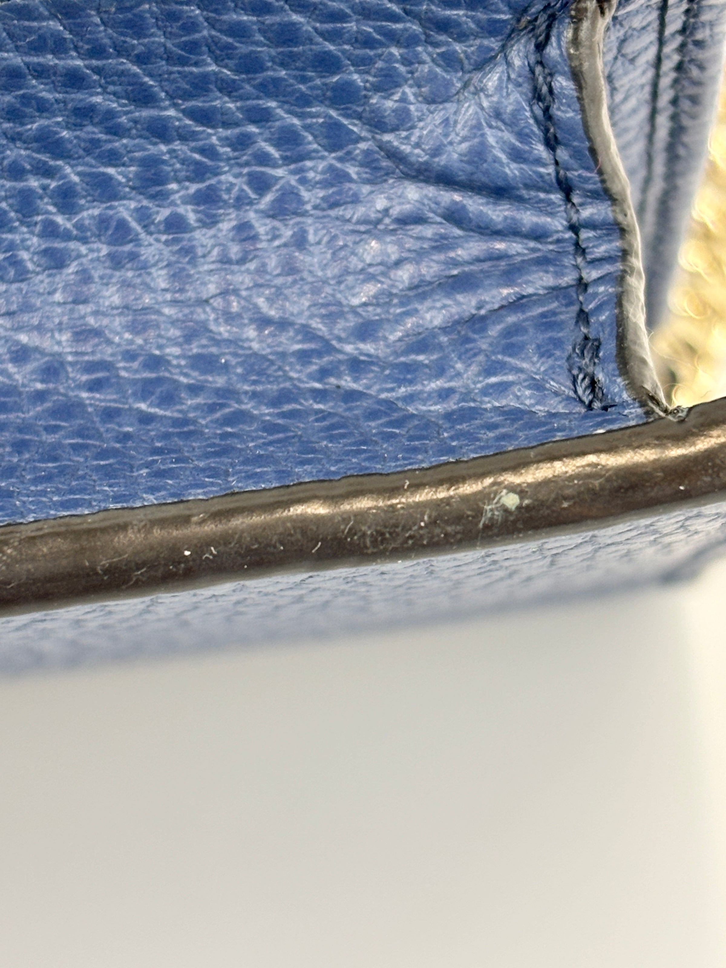 Interlocking G Wallet on Chain in Blue Pebbled Leather