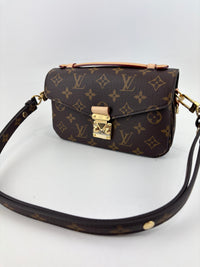 M46279 Pochette Métis East West Monogram Canvas