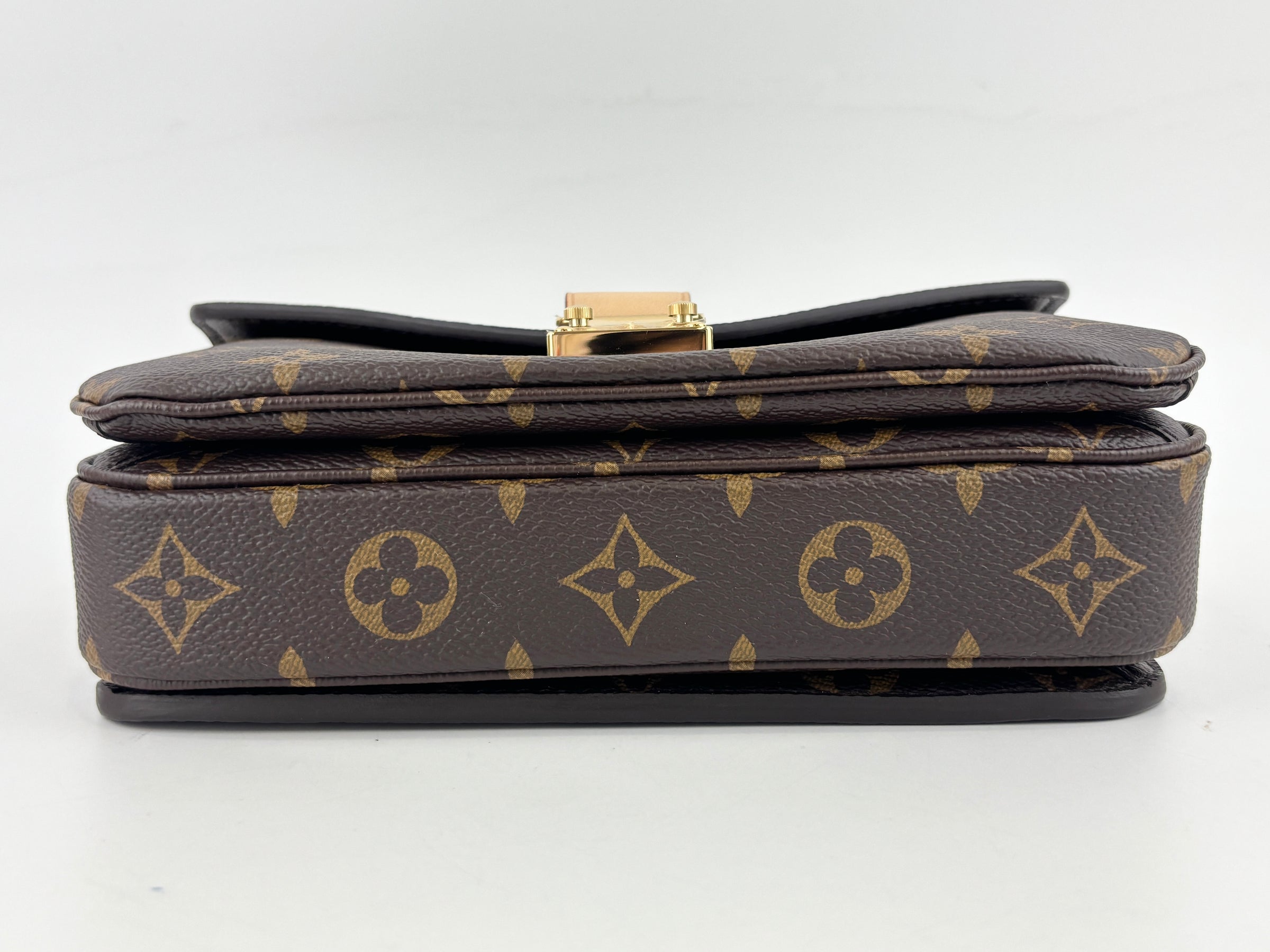 M46279 Pochette Métis East West Monogram Canvas