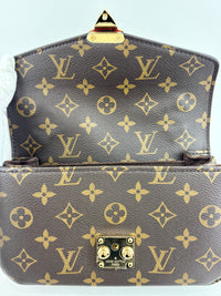 M46279 Pochette Métis East West Monogram Canvas