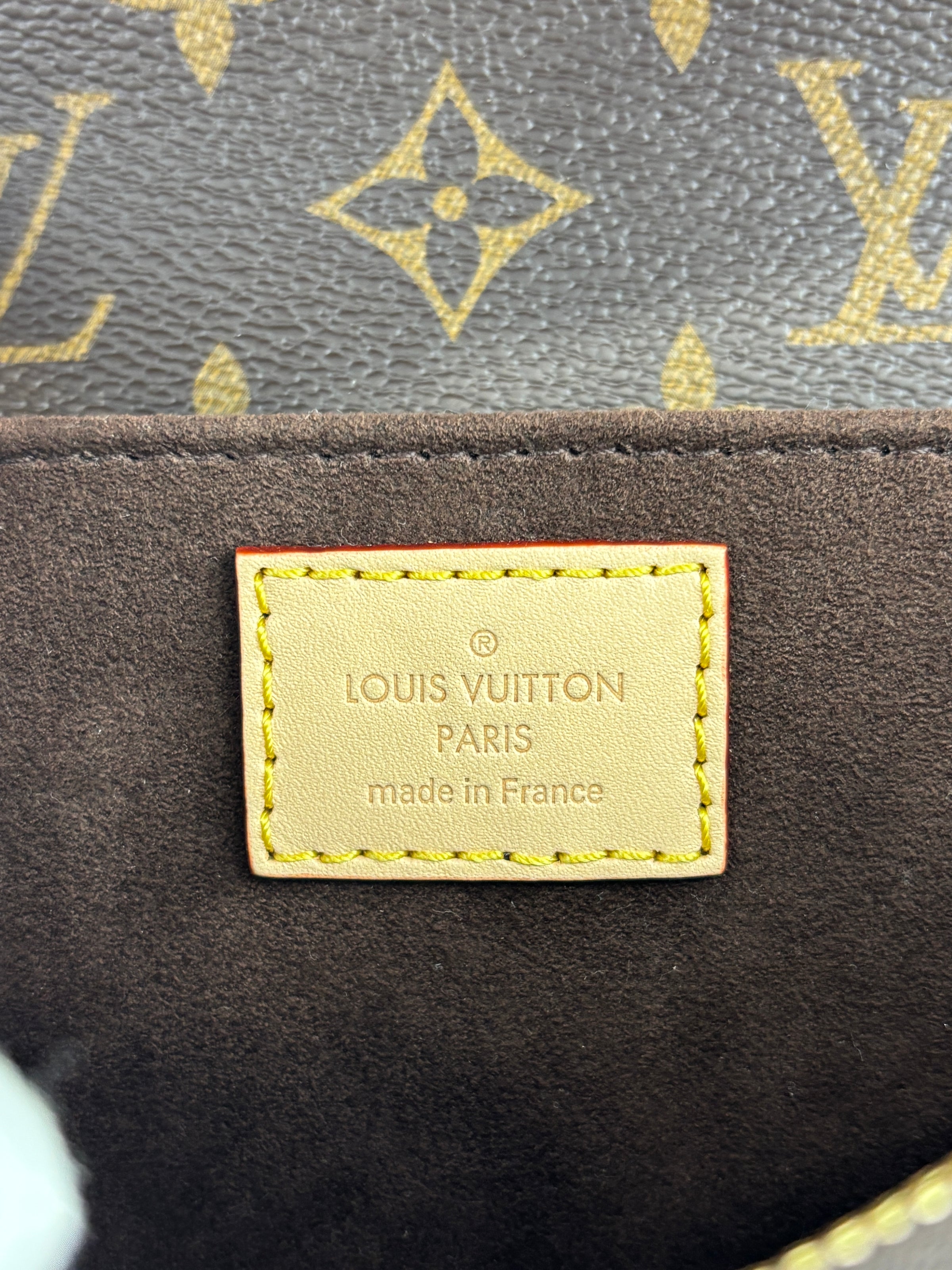 M46279 Pochette Métis East West Monogram Canvas