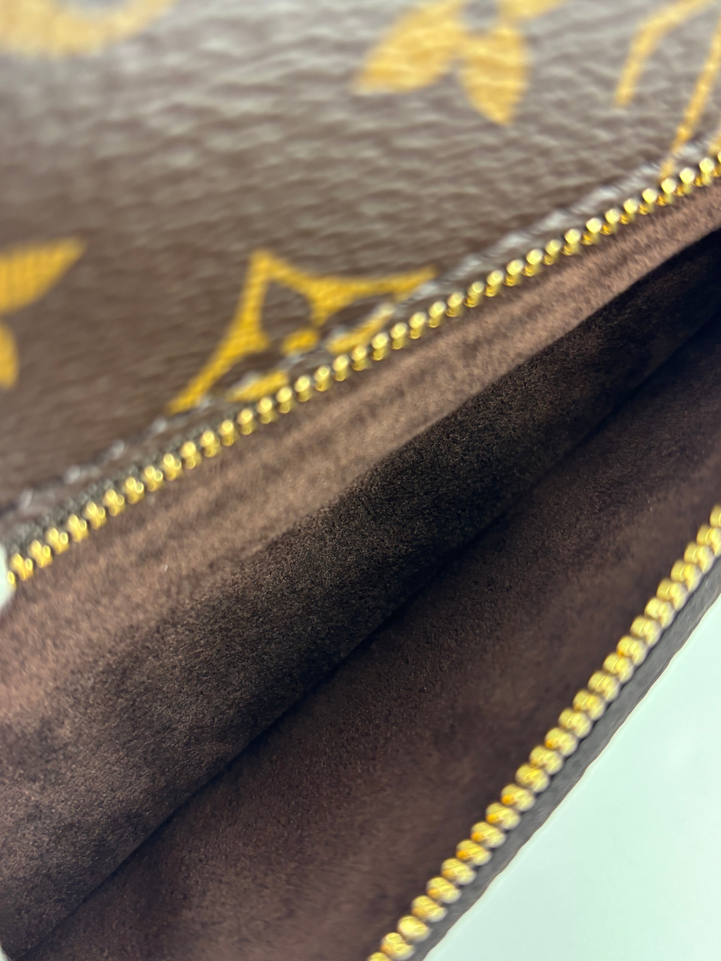M46279 Pochette Métis East West Monogram Canvas