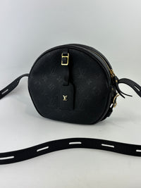Boîte Chapeau Souple MM Black Monogram Empreinte Leather