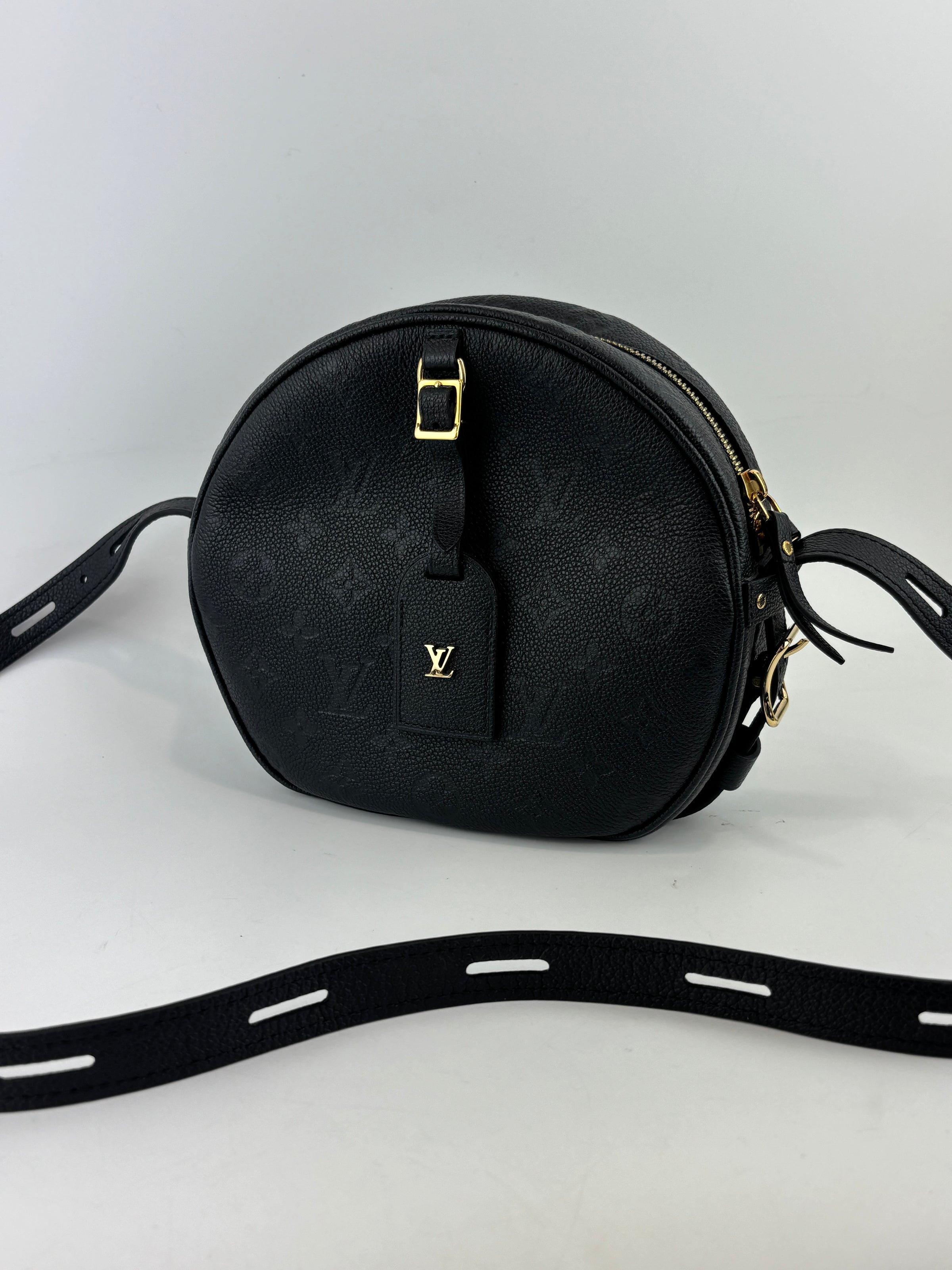 Boîte Chapeau Souple MM Black Monogram Empreinte Leather