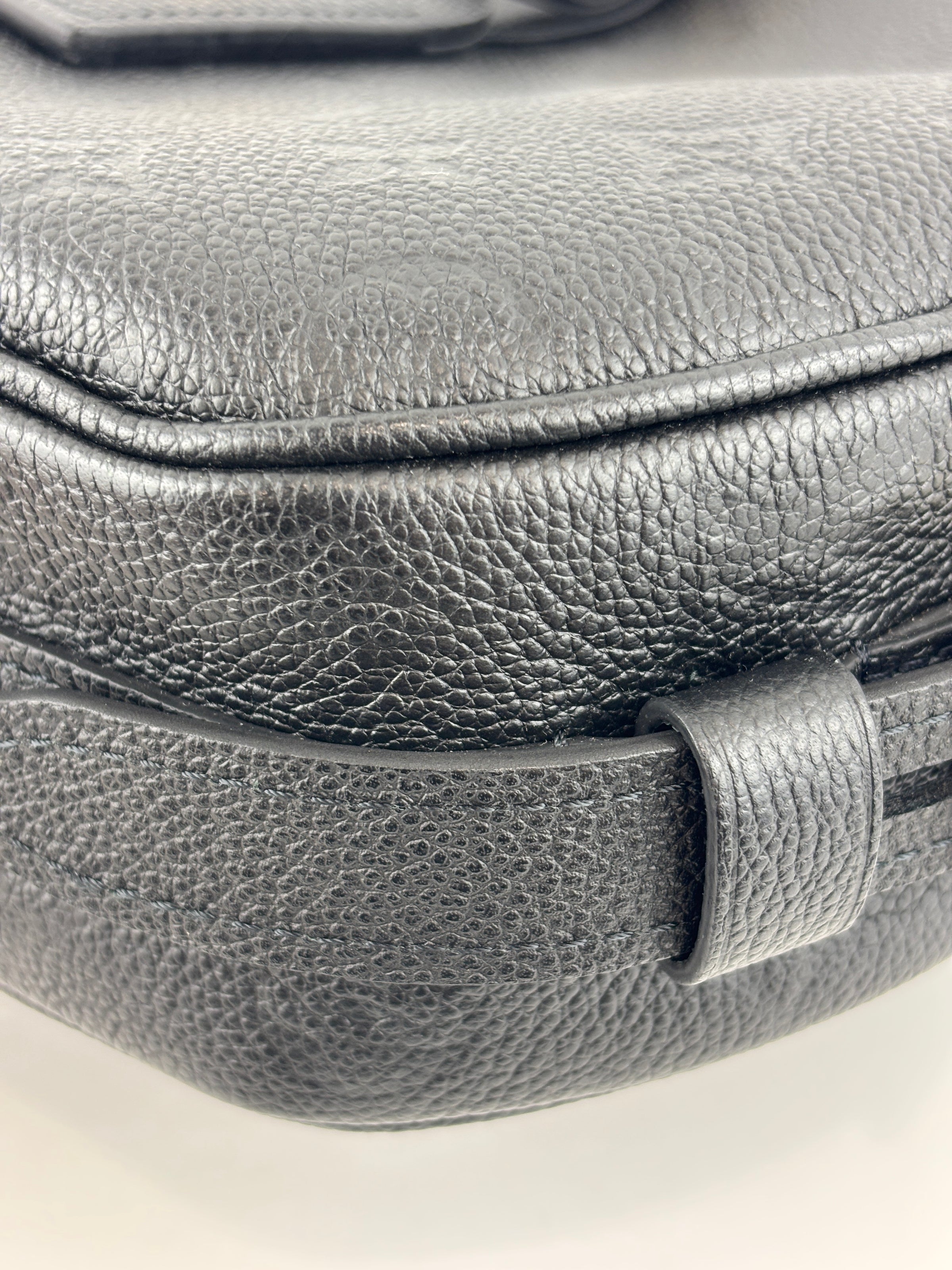 Boîte Chapeau Souple MM Black Monogram Empreinte Leather
