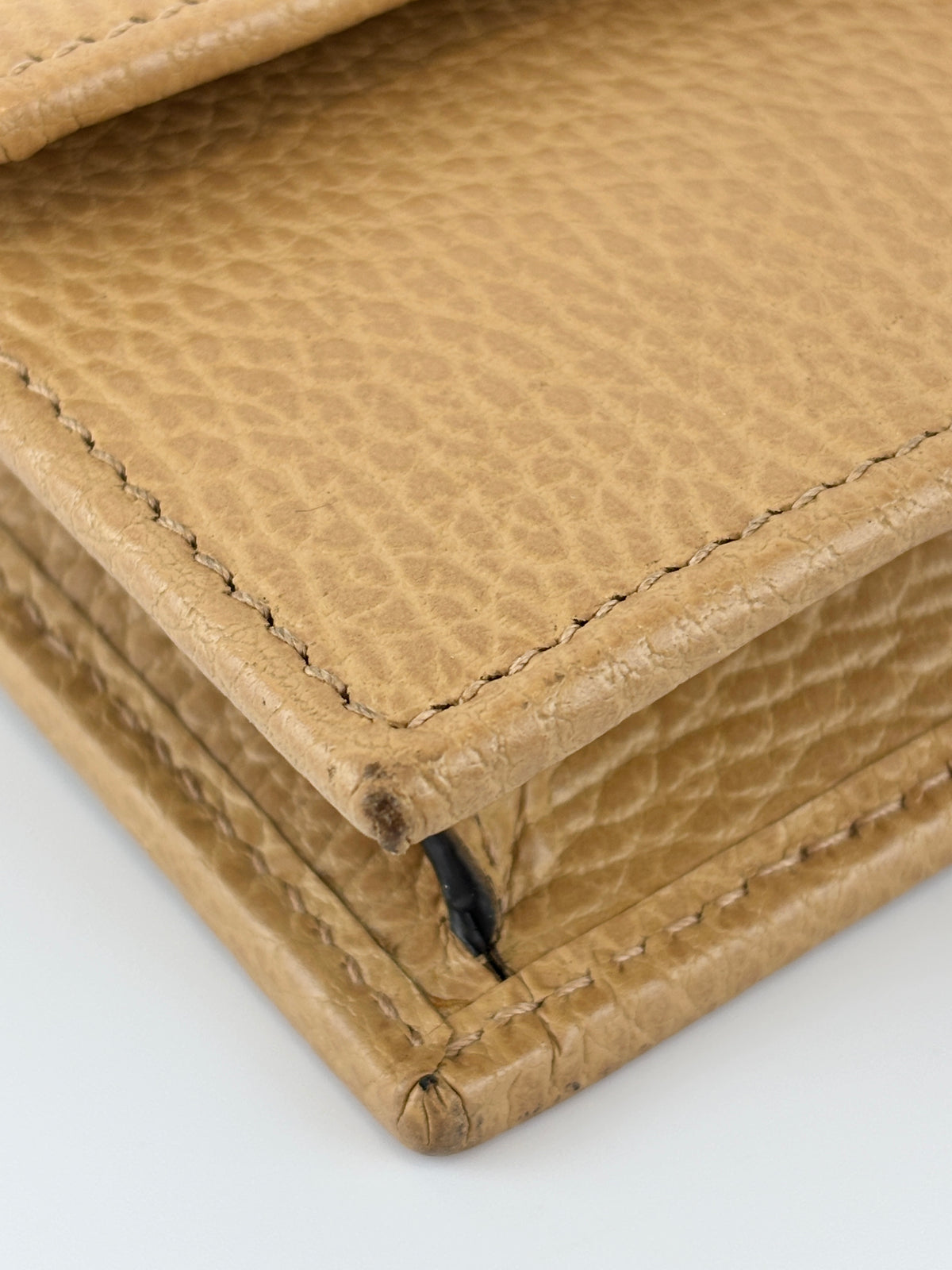 Interlocking G Wallet on Chain in Light Brown Pebbled Leather