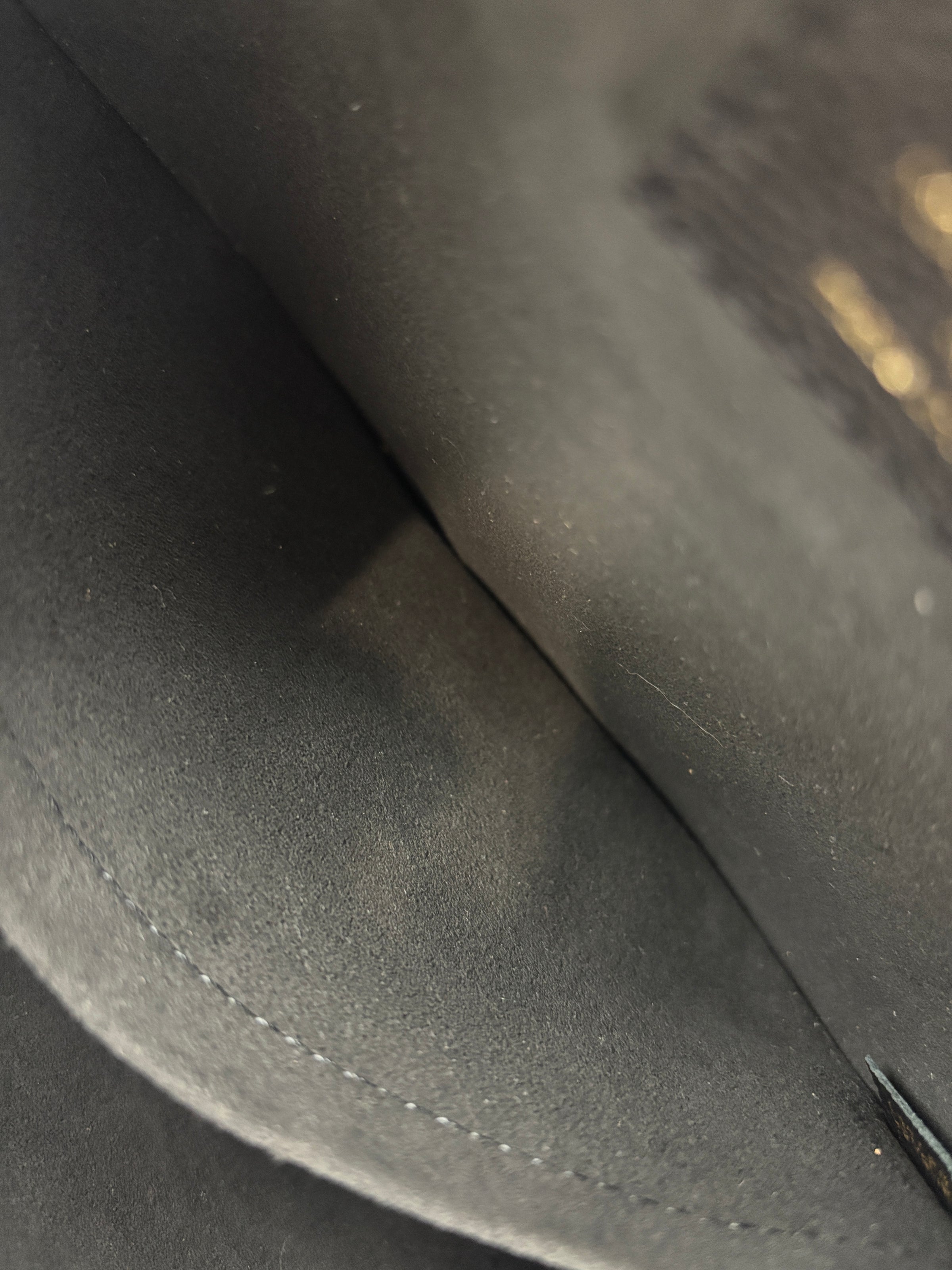 Boîte Chapeau Souple MM Black Monogram Empreinte Leather