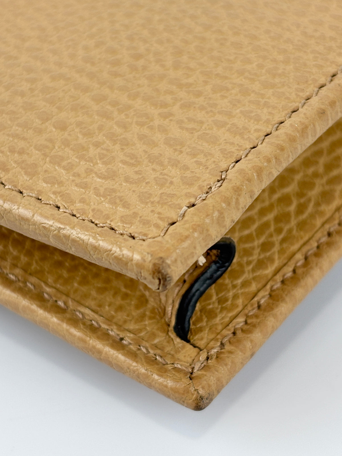 Interlocking G Wallet on Chain in Light Brown Pebbled Leather