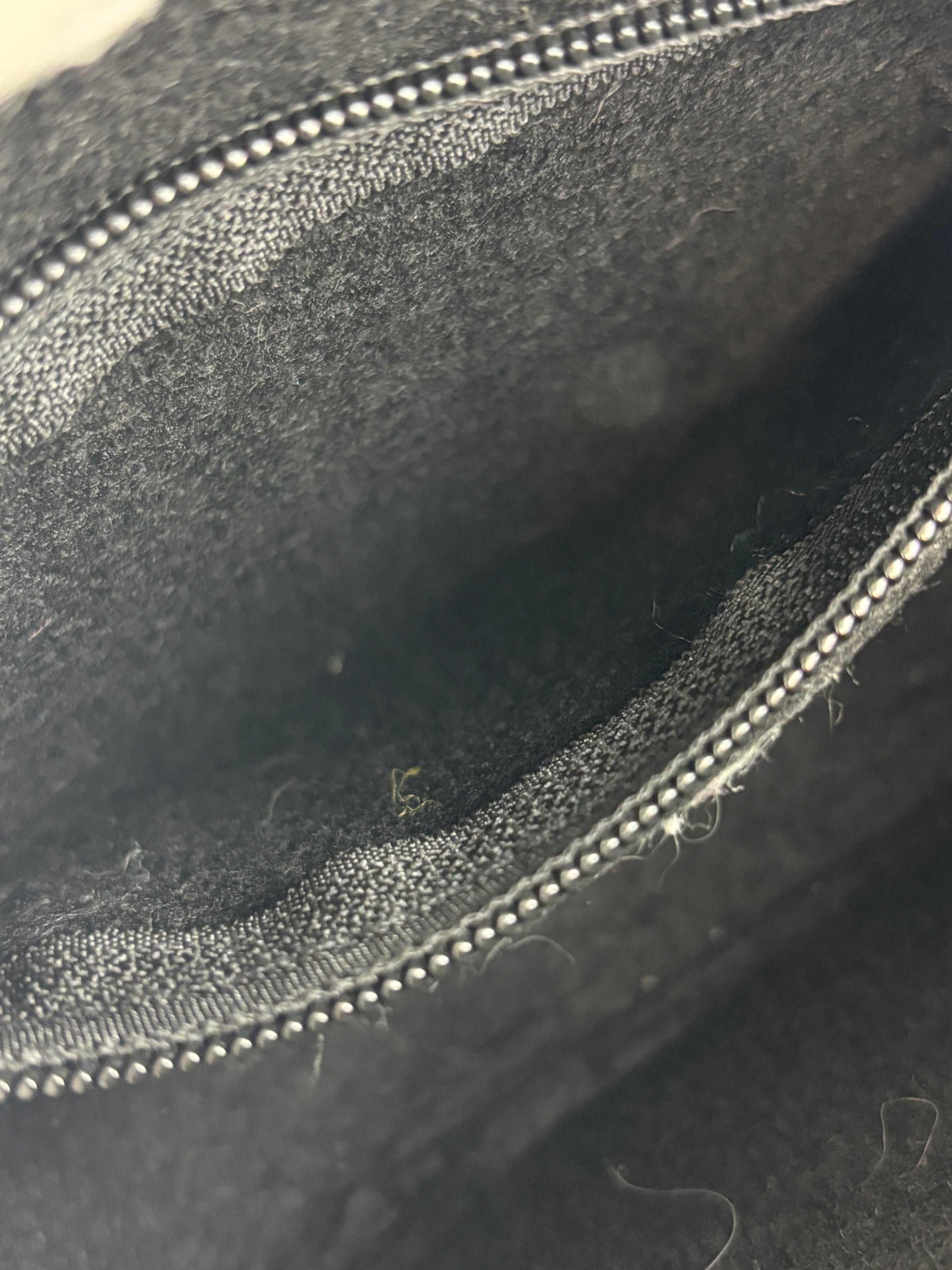 Boîte Chapeau Souple MM Black Monogram Empreinte Leather