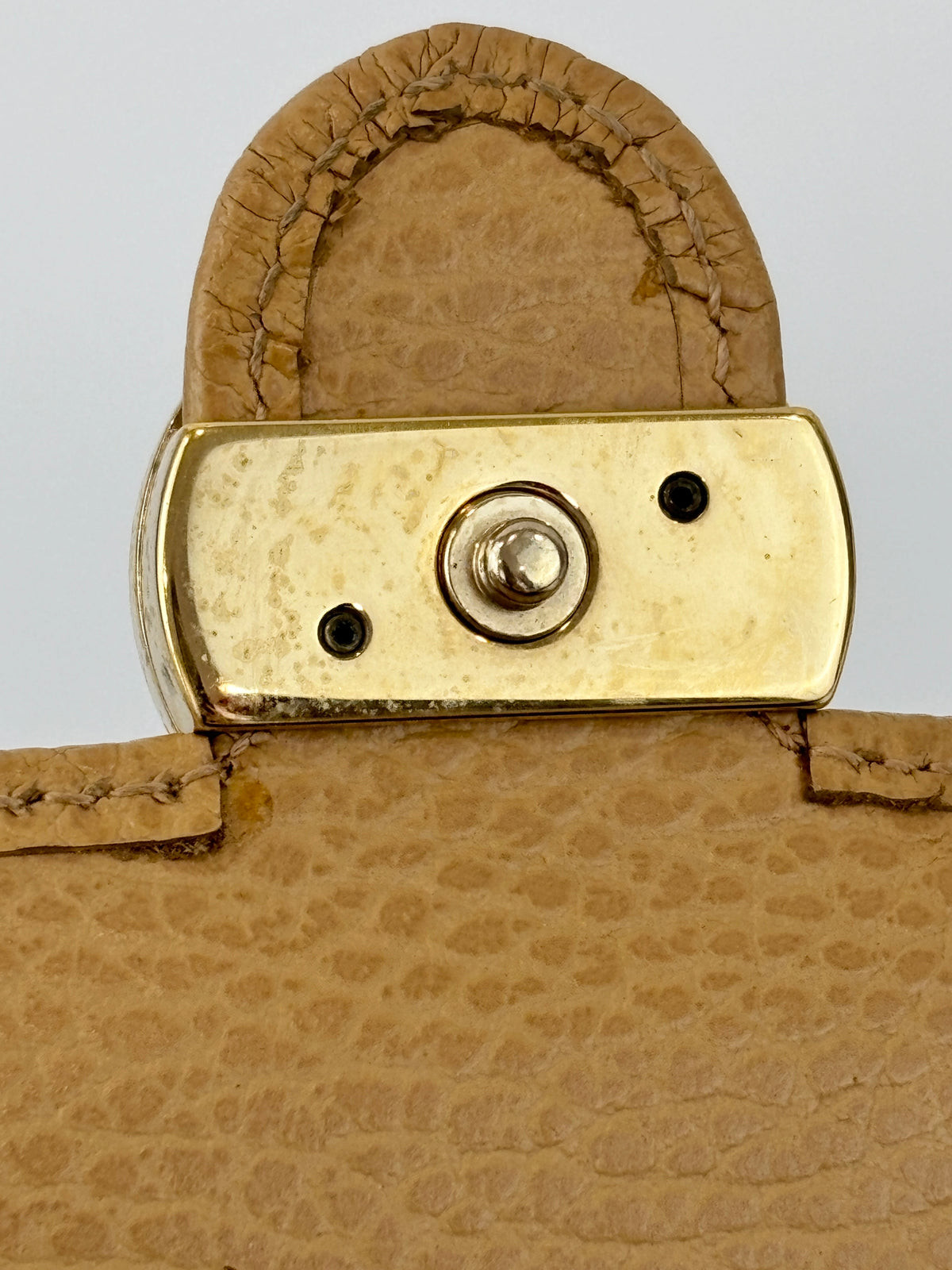 Interlocking G Wallet on Chain in Light Brown Pebbled Leather