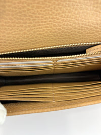 Interlocking G Wallet on Chain in Light Brown Pebbled Leather