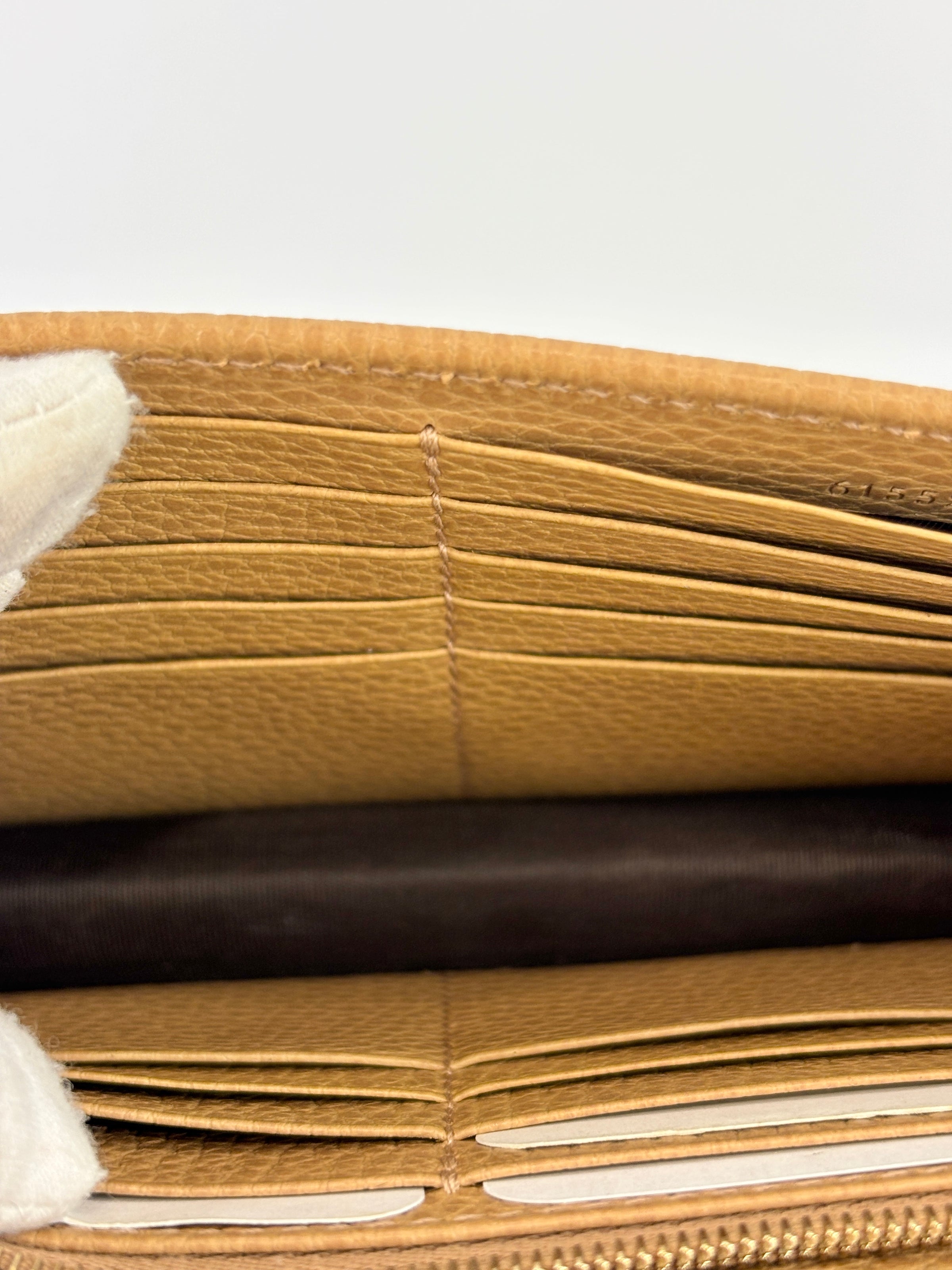 Interlocking G Wallet on Chain in Light Brown Pebbled Leather