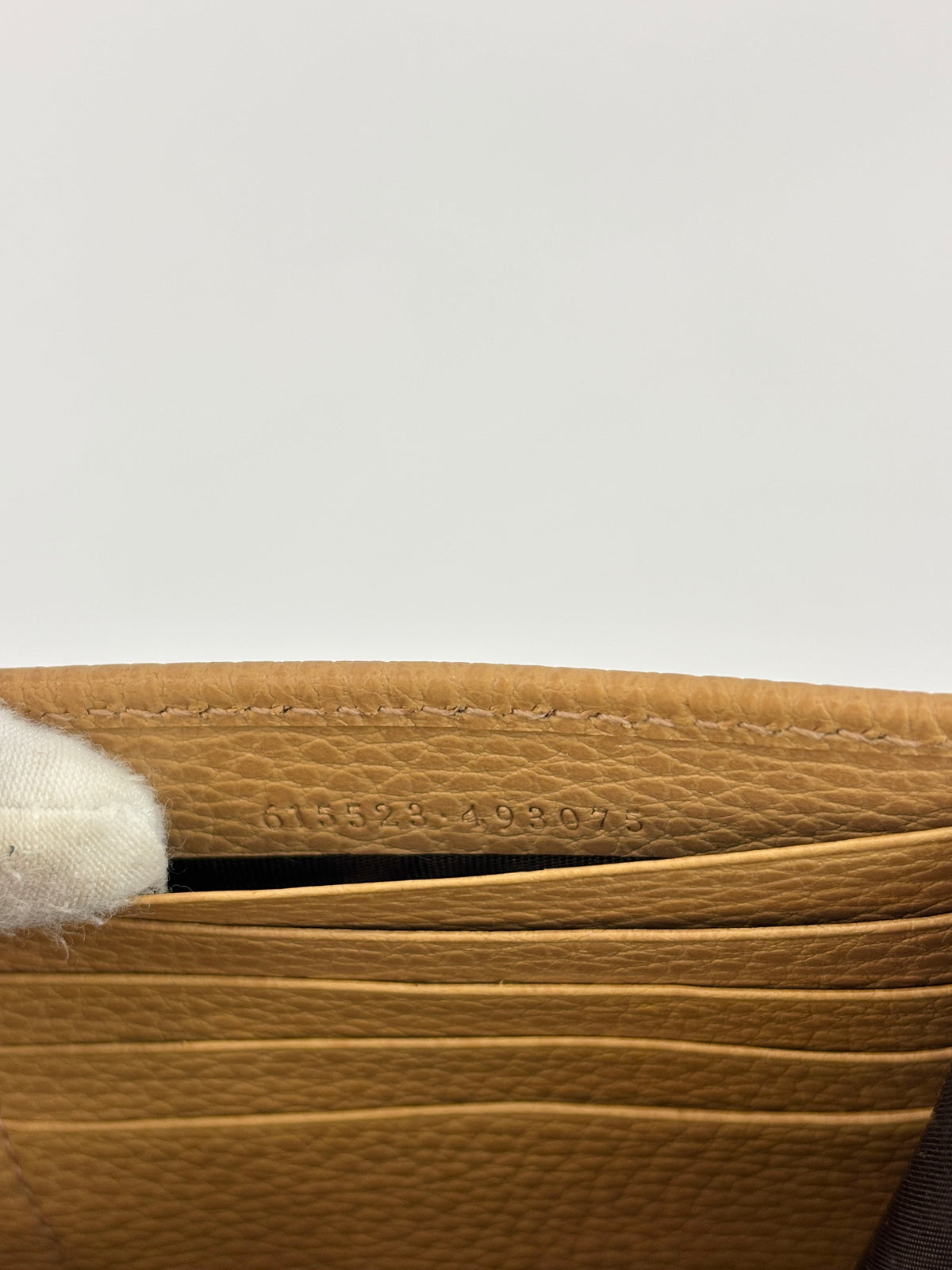 Interlocking G Wallet on Chain in Light Brown Pebbled Leather