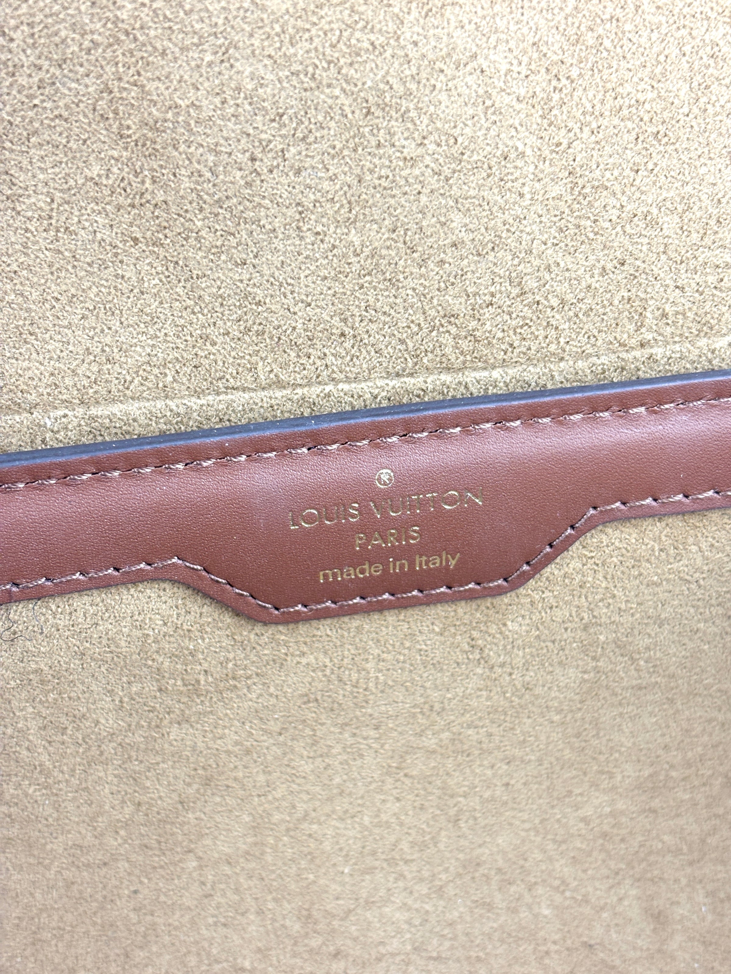 M57835 Papillon Trunk