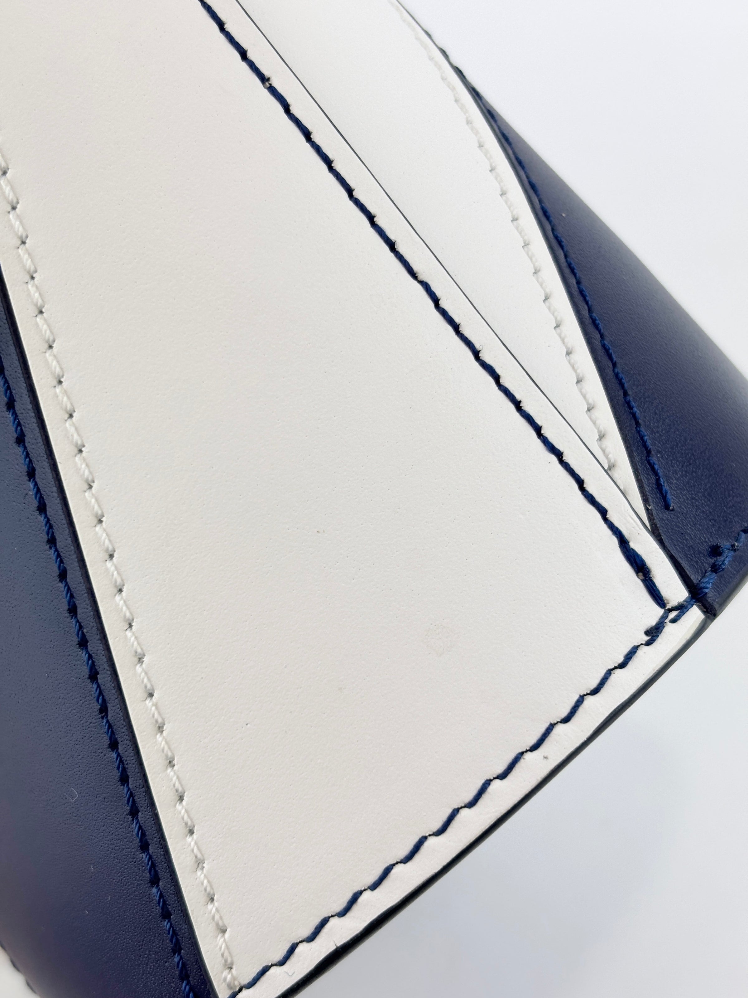 Epure Bucket Bag Navy and White