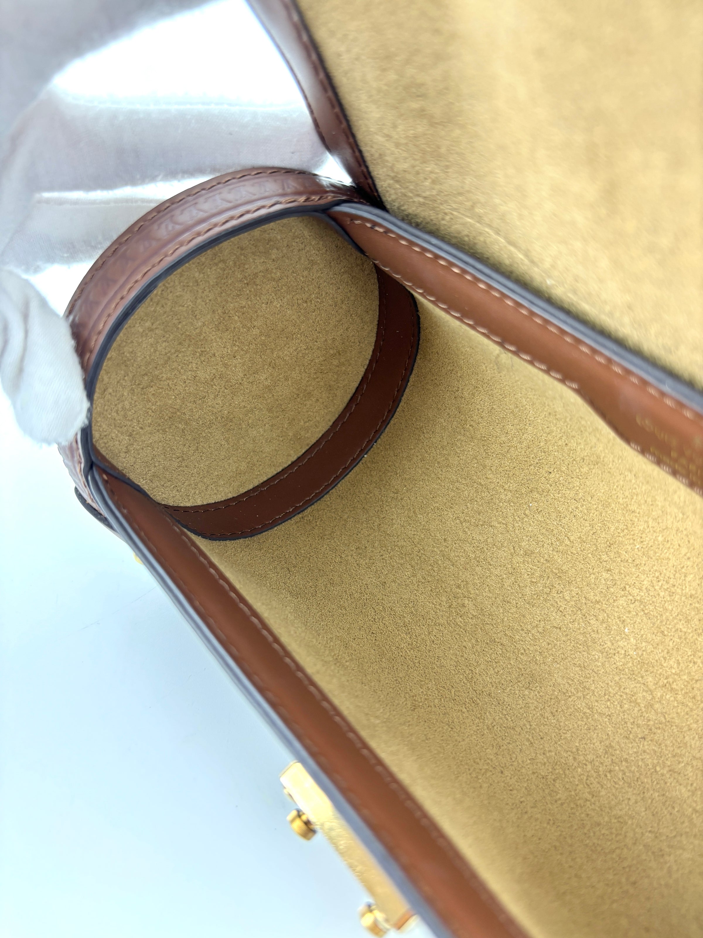 M57835 Papillon Trunk