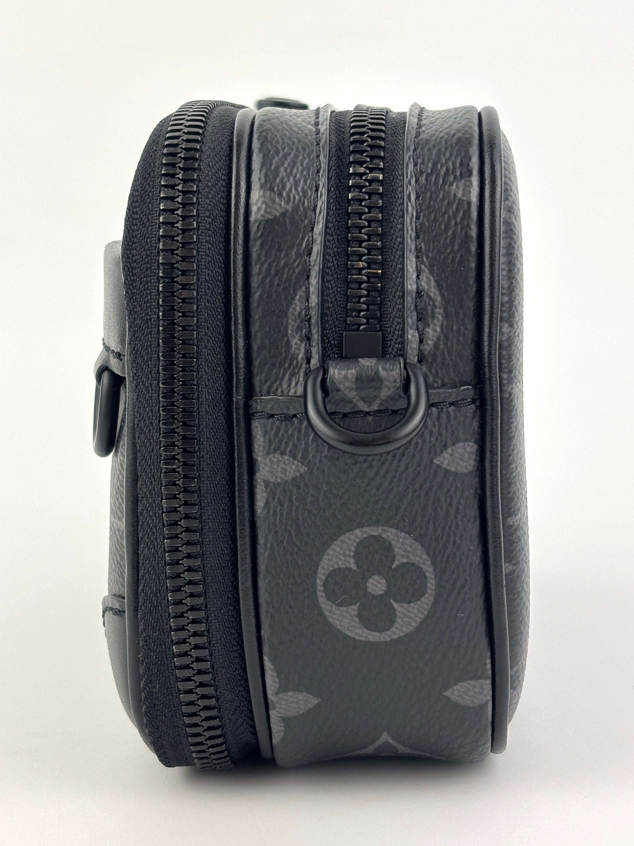 M82542 Alpha Wearable Wallet Monogram Eclipse - Glampot