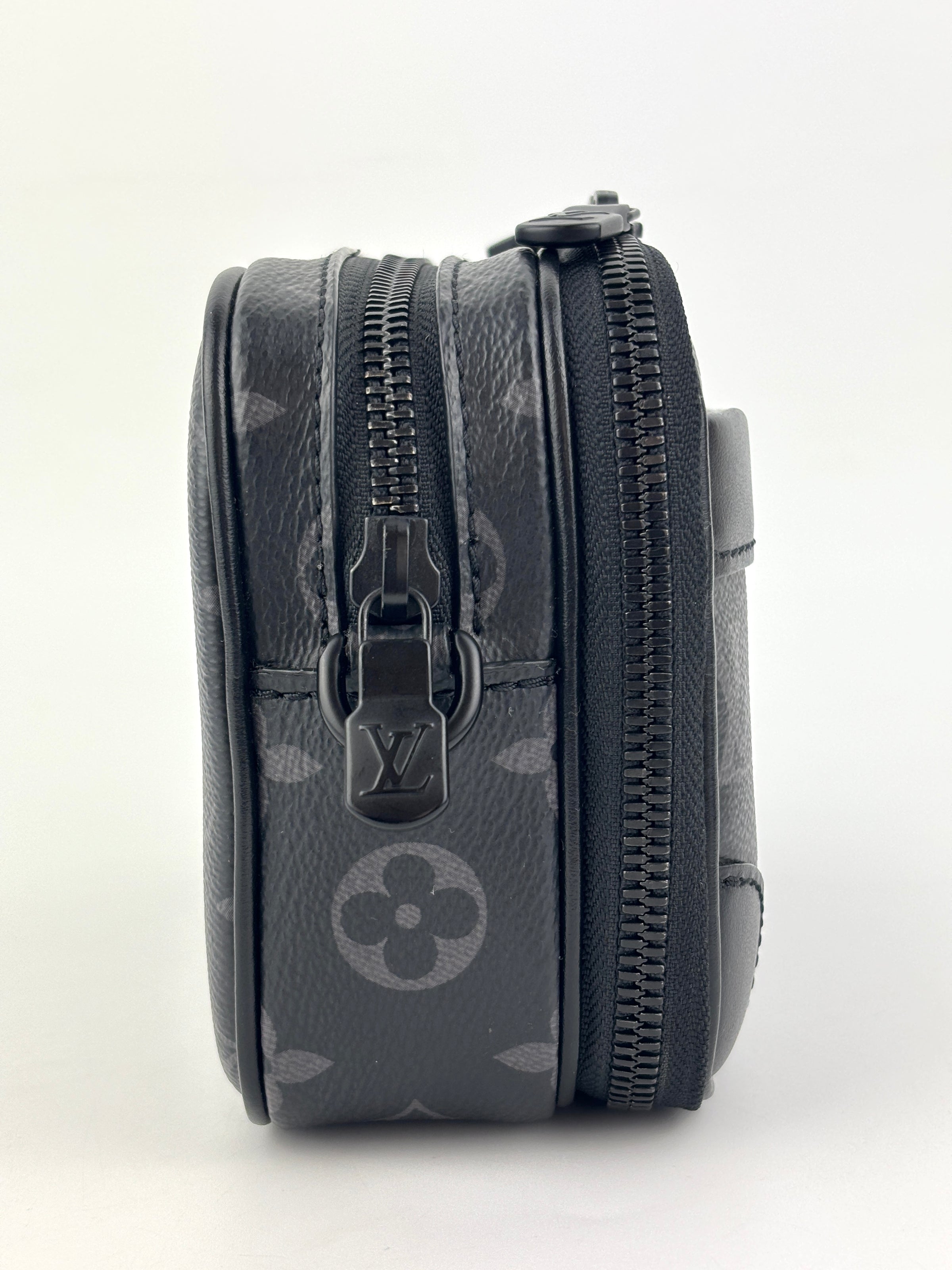M82542 Alpha Wearable Wallet Monogram Eclipse - Glampot