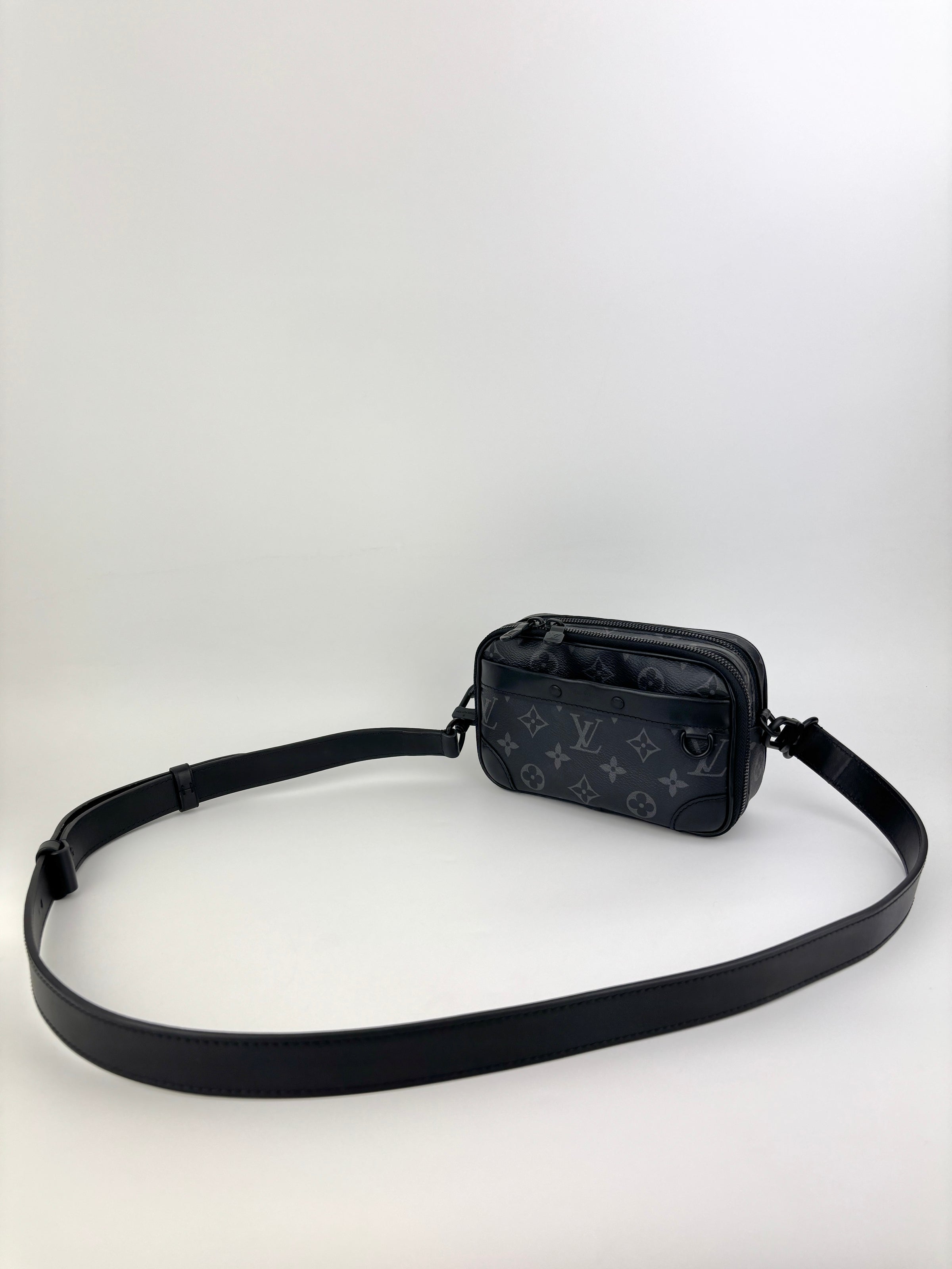 M82542 Alpha Wearable Wallet Monogram Eclipse - Glampot