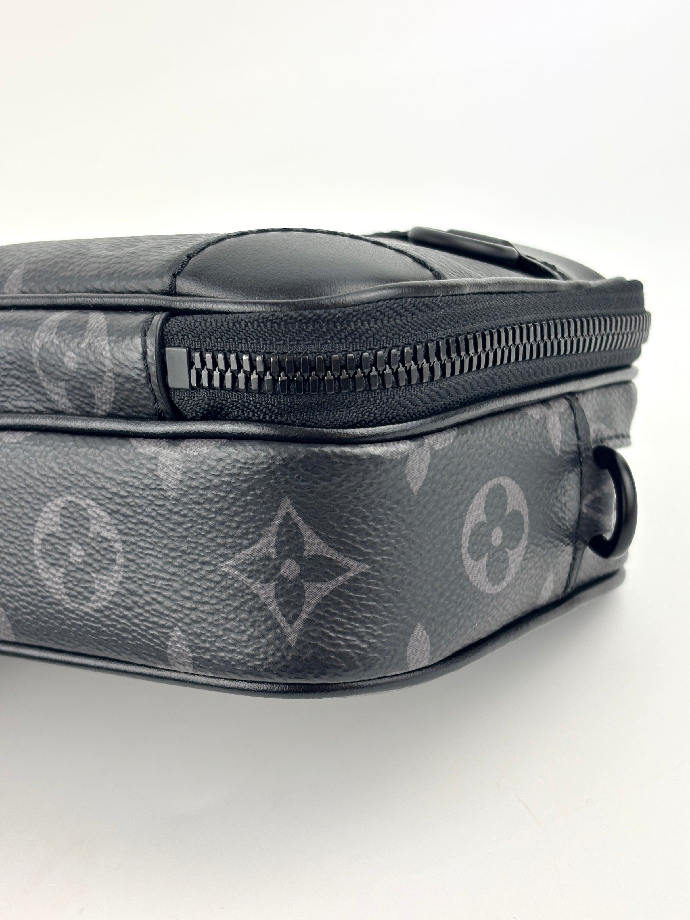 M82542 Alpha Wearable Wallet Monogram Eclipse - Glampot