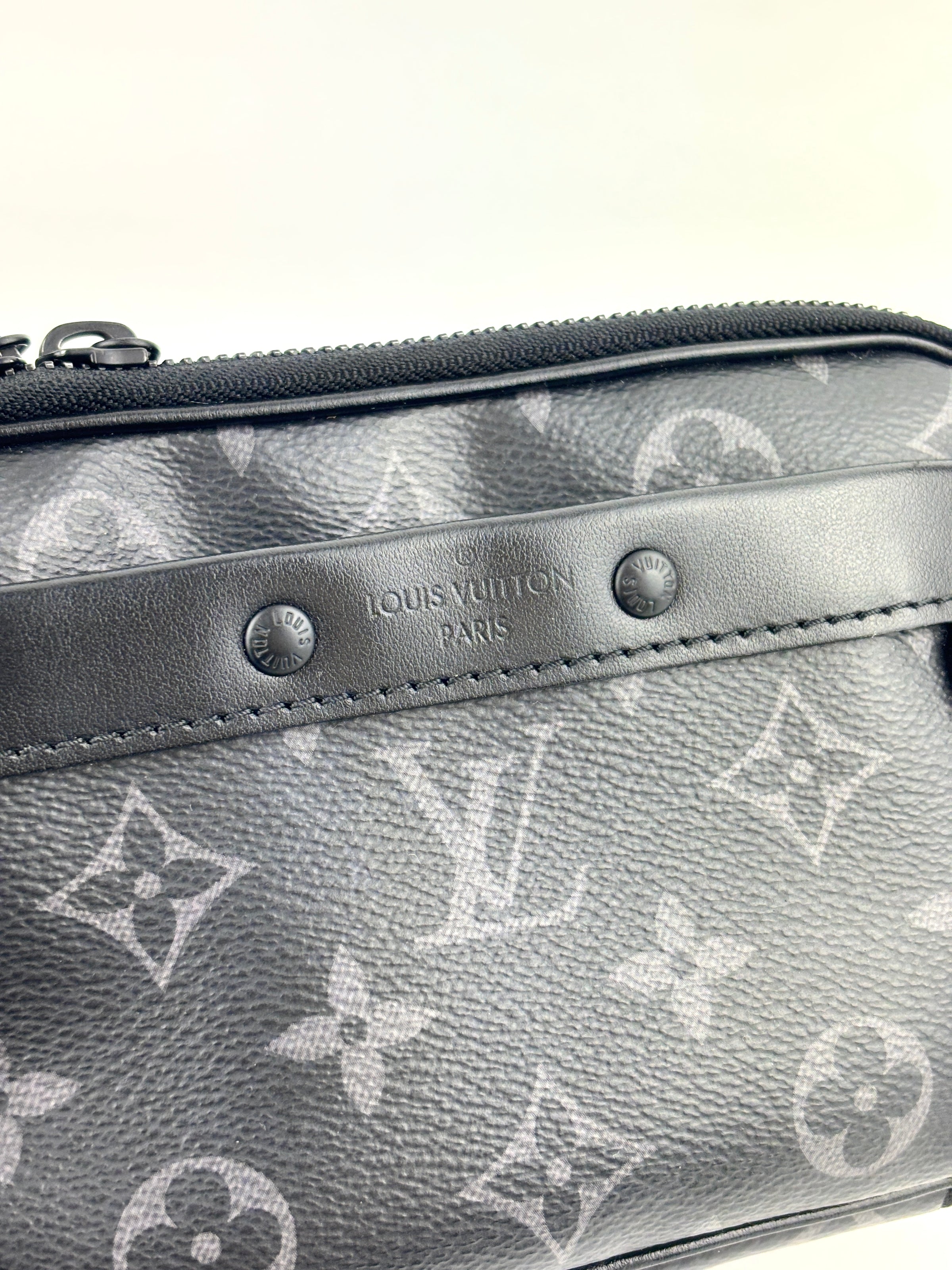 M82542 Alpha Wearable Wallet Monogram Eclipse - Glampot