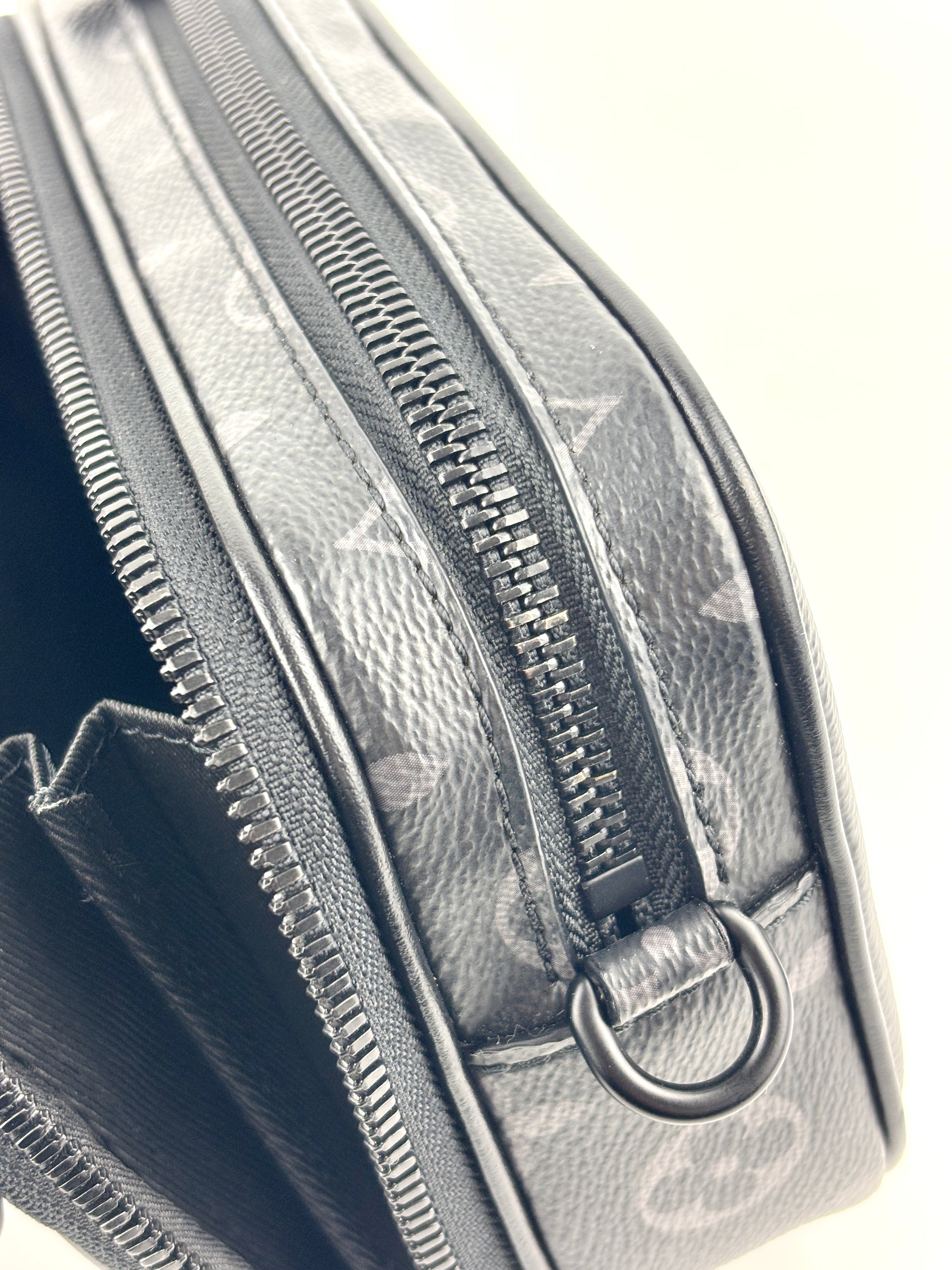 M82542 Alpha Wearable Wallet Monogram Eclipse - Glampot