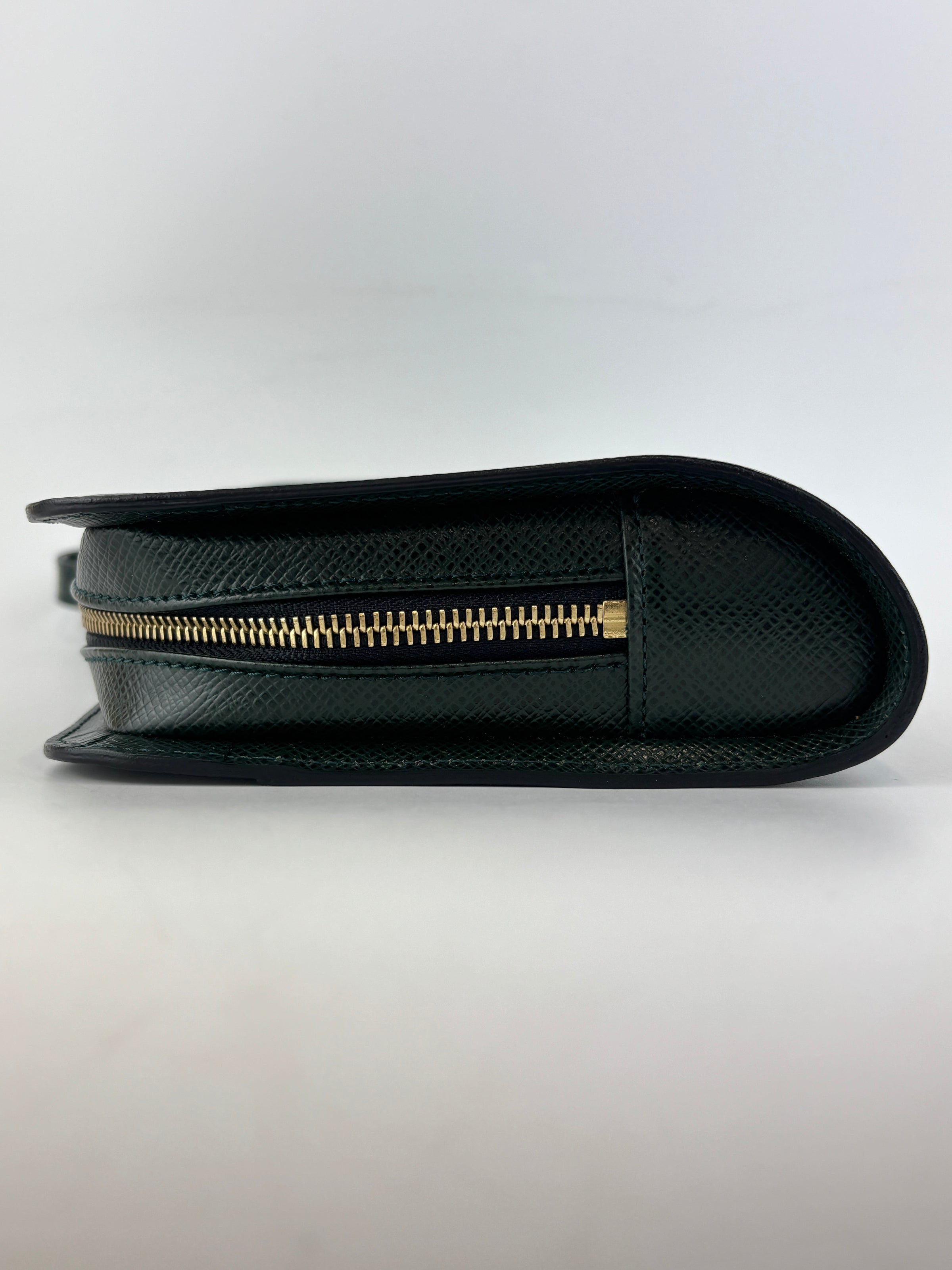 M30182 Baikal Clutch Ardoise/Green Taiga Leather GHW