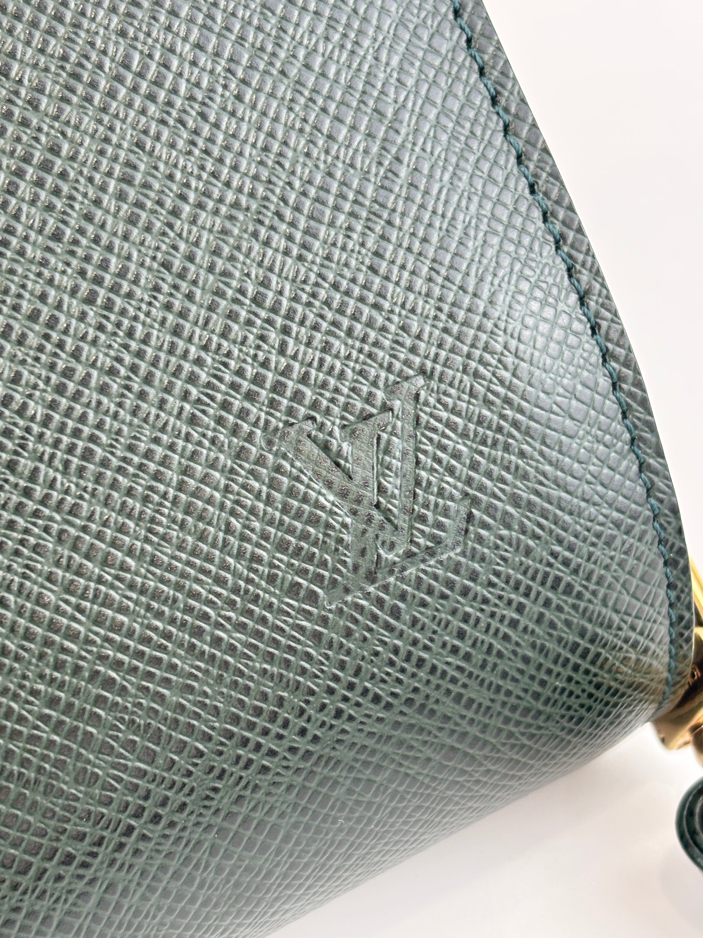 M30182 Baikal Clutch Ardoise/Green Taiga Leather GHW