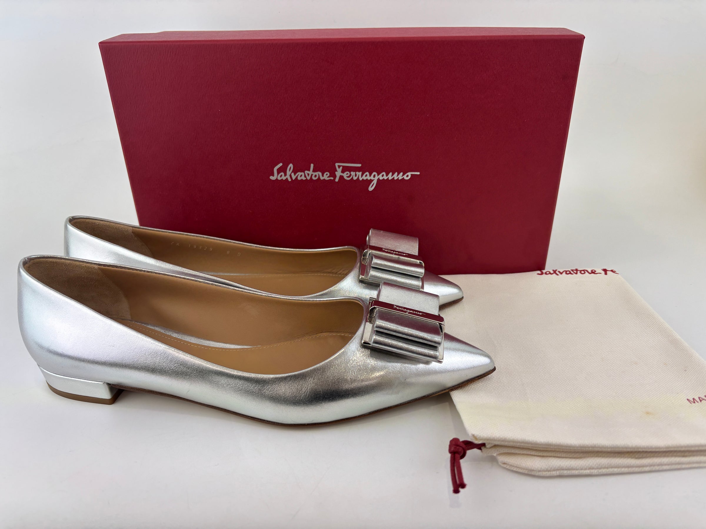 Zeri Pointed Toe Flat Metallic Silver Calfskin Size 38.5